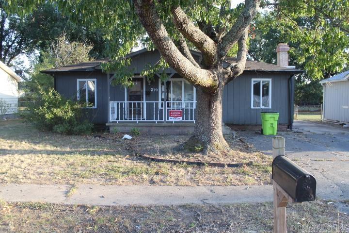 219 W 20th Street Property Photo 3