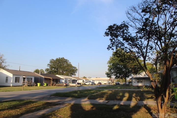 219 W 20th Street Property Photo 8