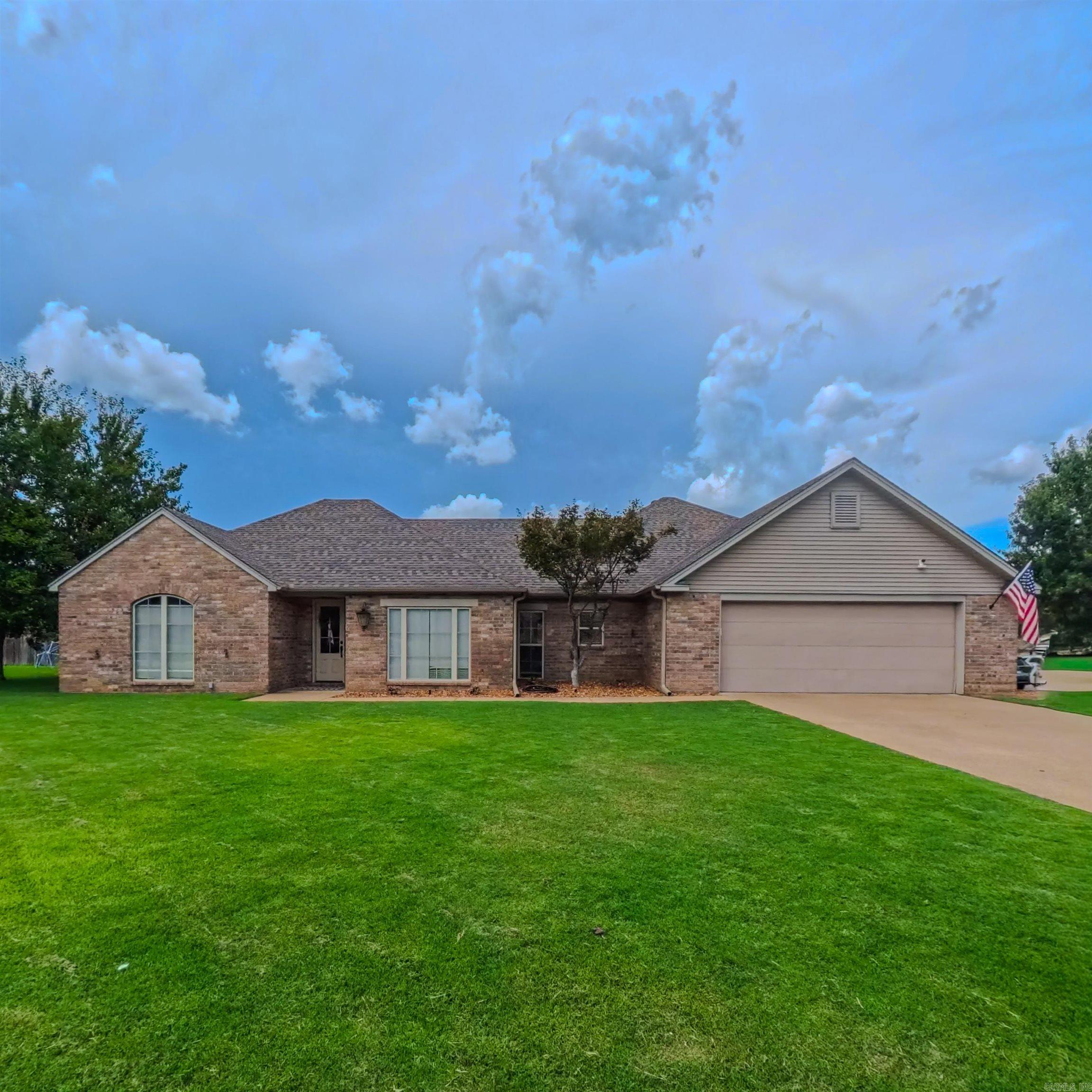 12 Meadowview Dr. Property Photo 2