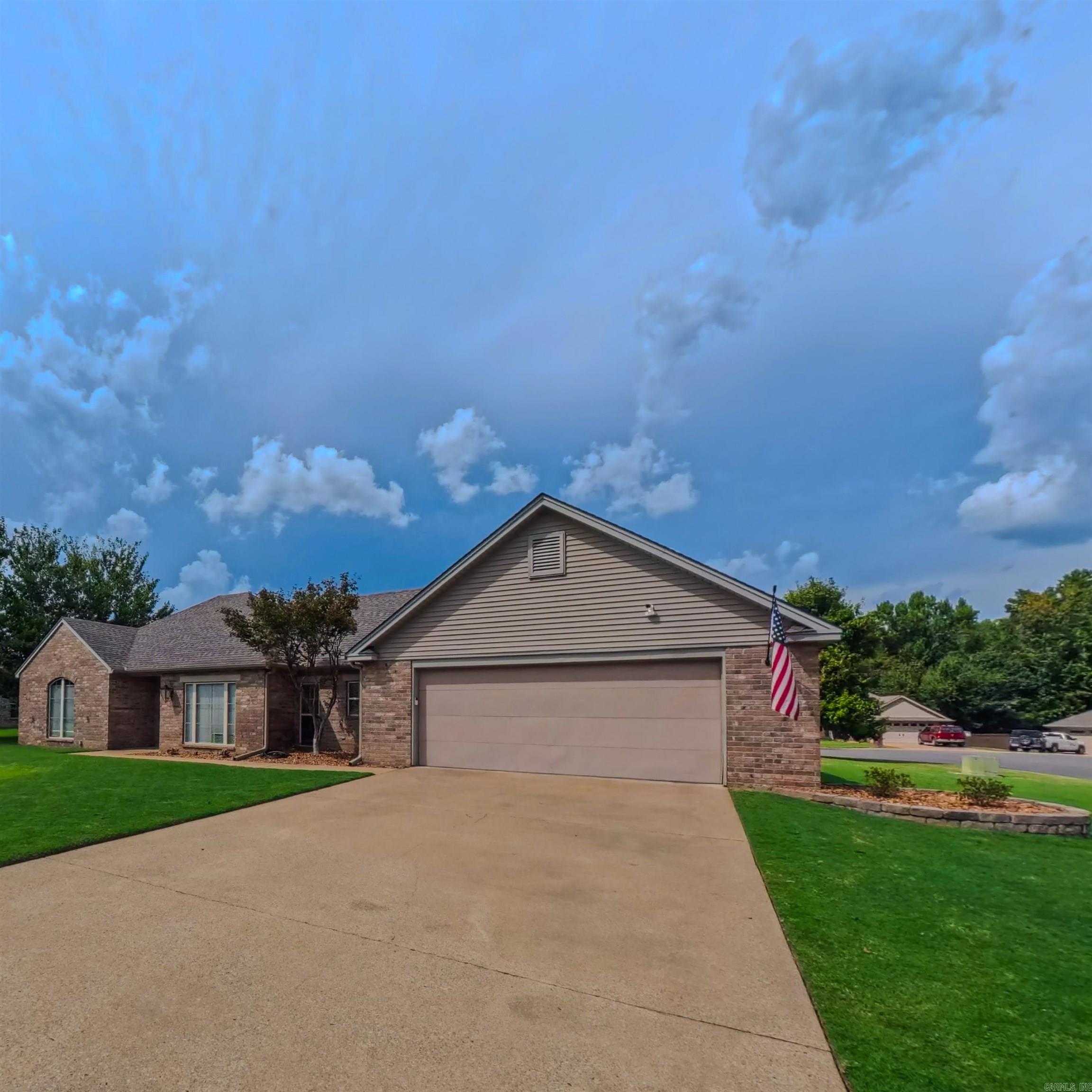 12 Meadowview Dr. Property Photo 3