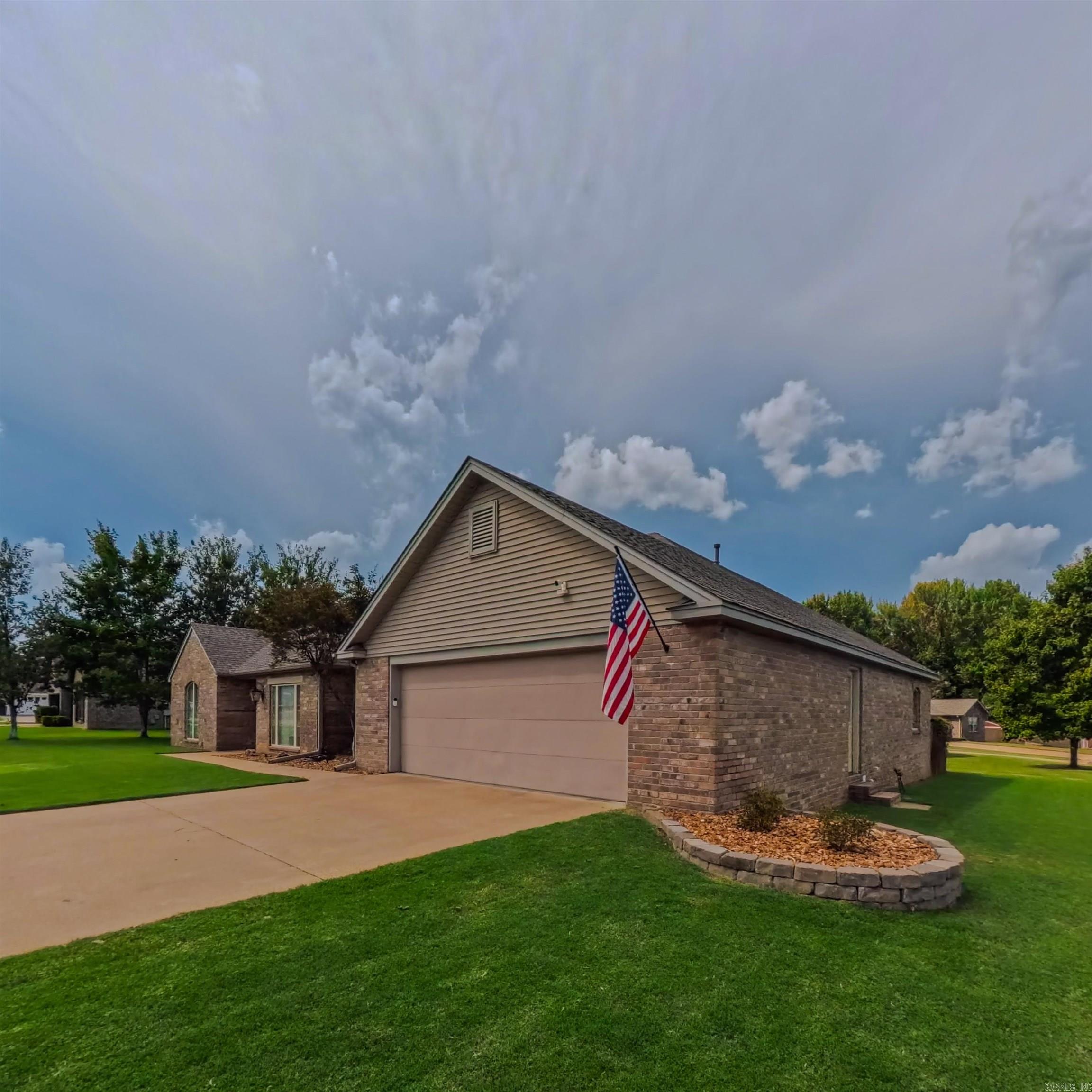 12 Meadowview Dr. Property Photo 4