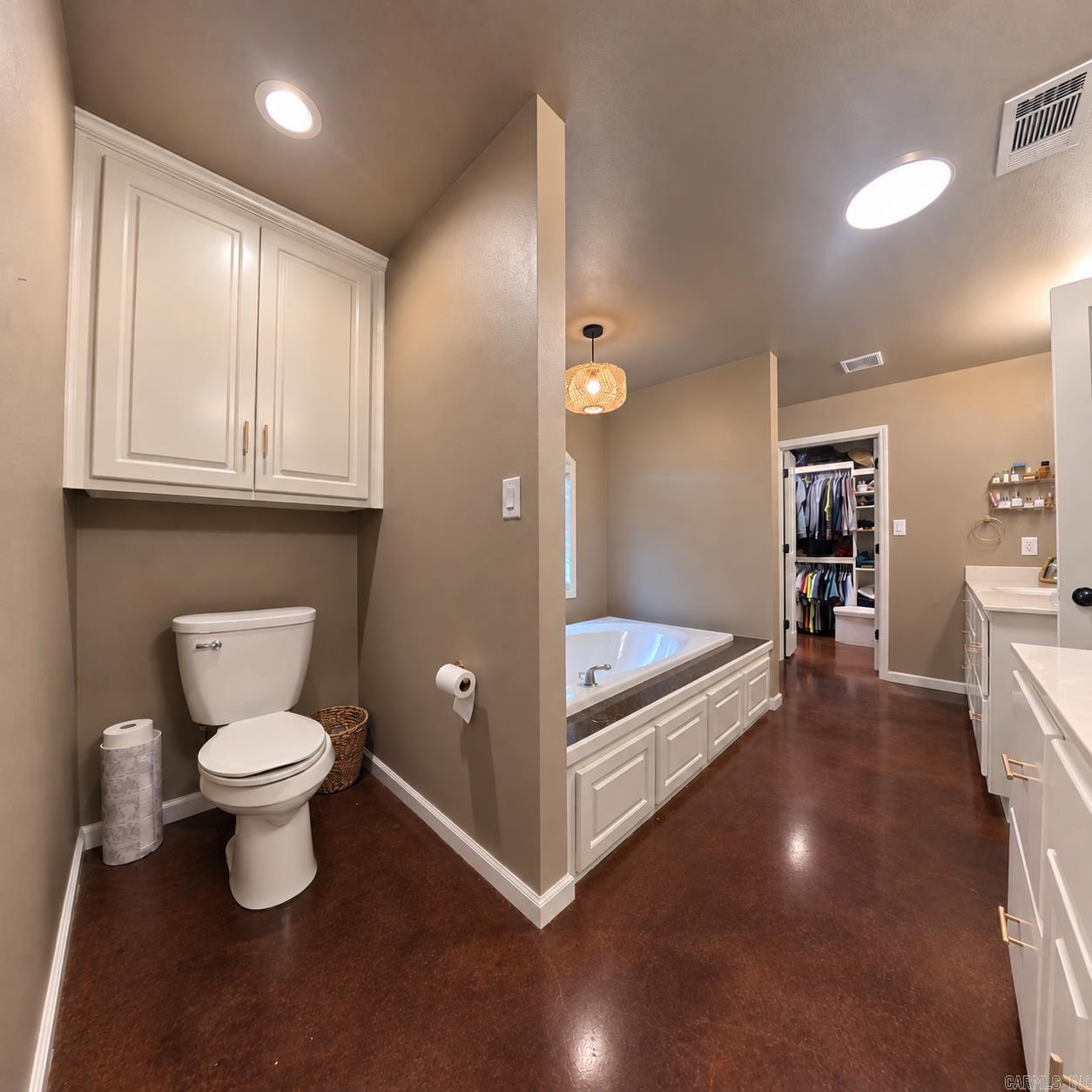 12 Meadowview Dr. Property Photo 18