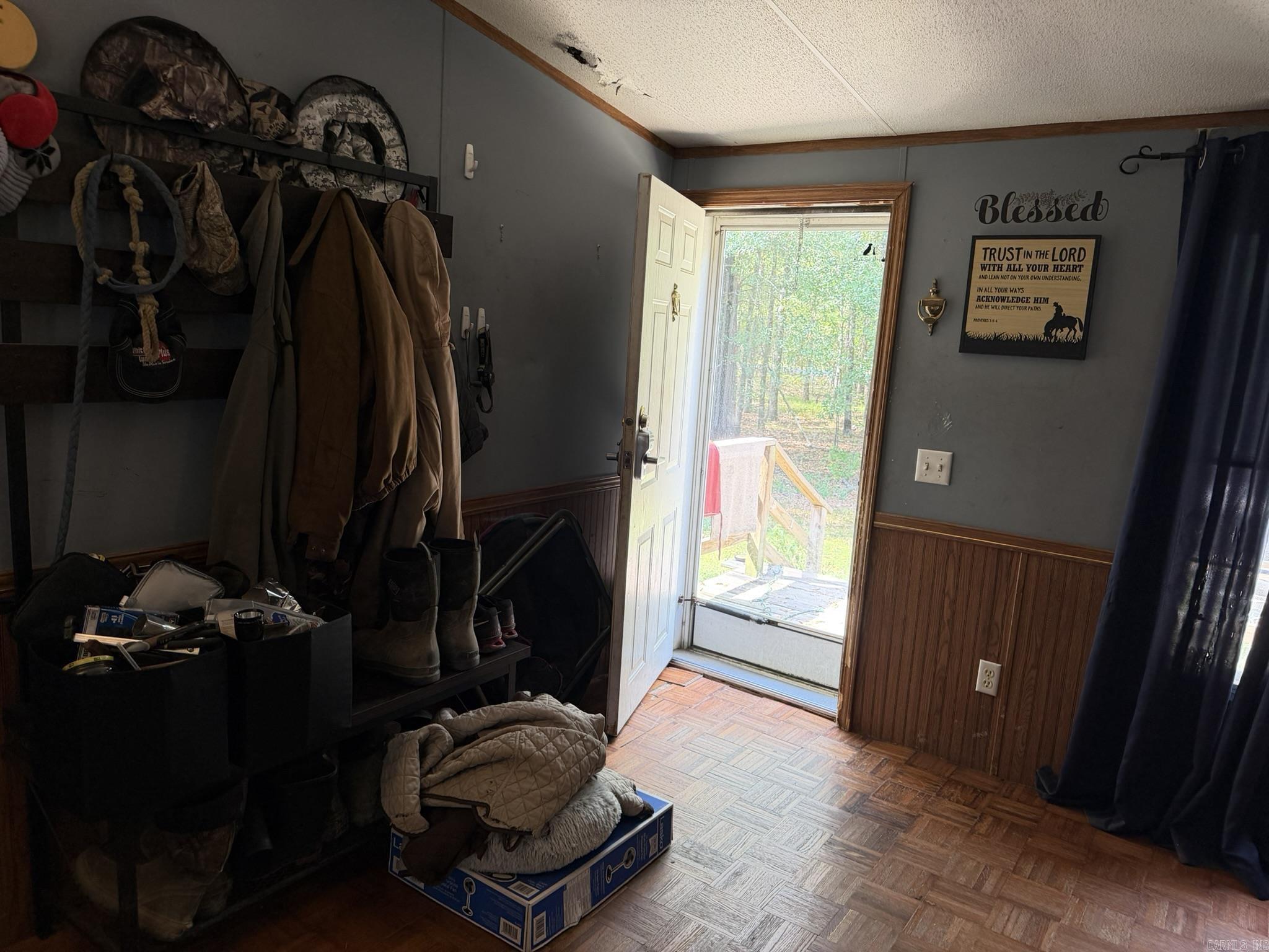 14 E Navajo Trail Property Photo 18