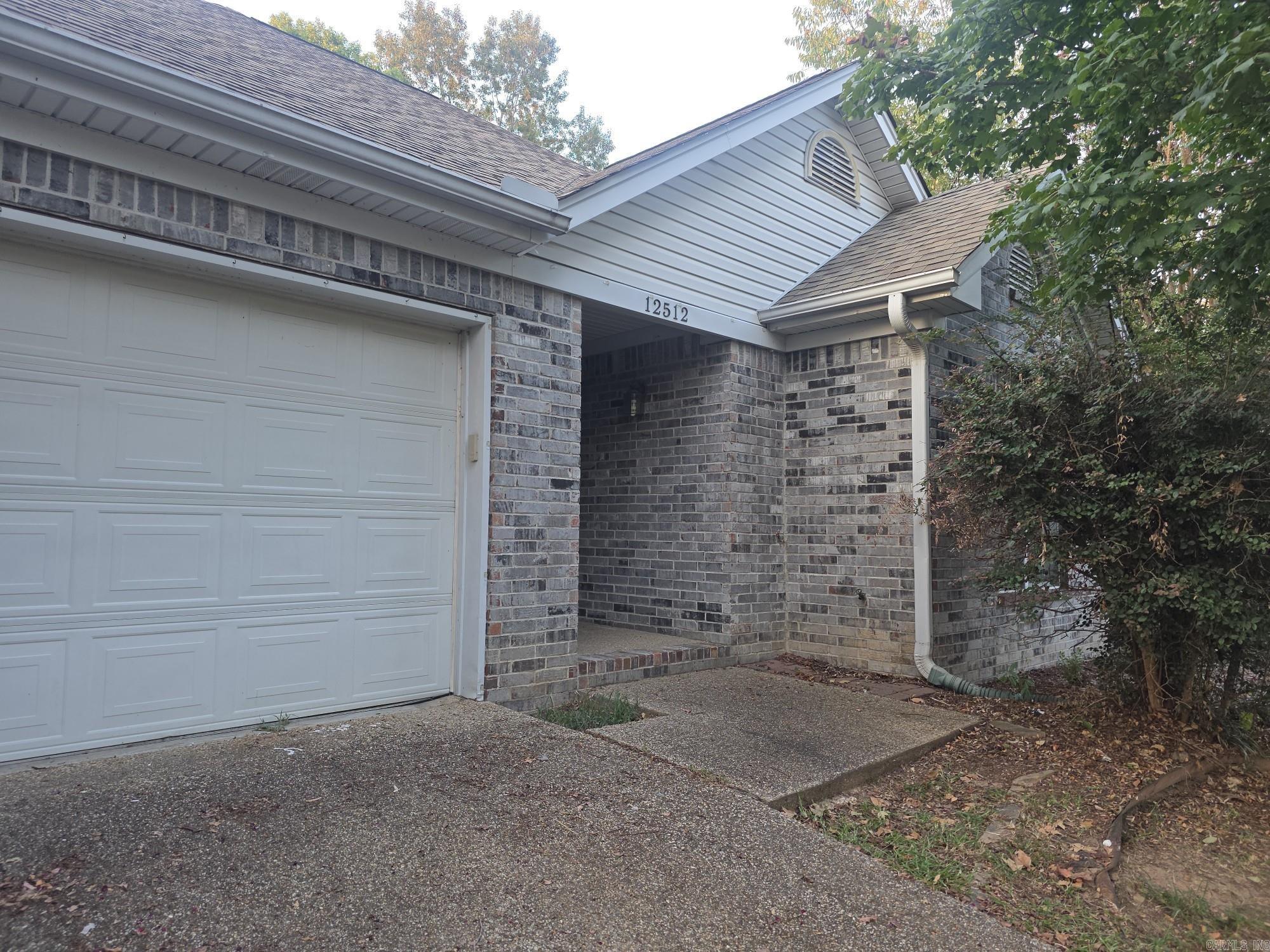 12512 Woodbury Drive Property Photo 2