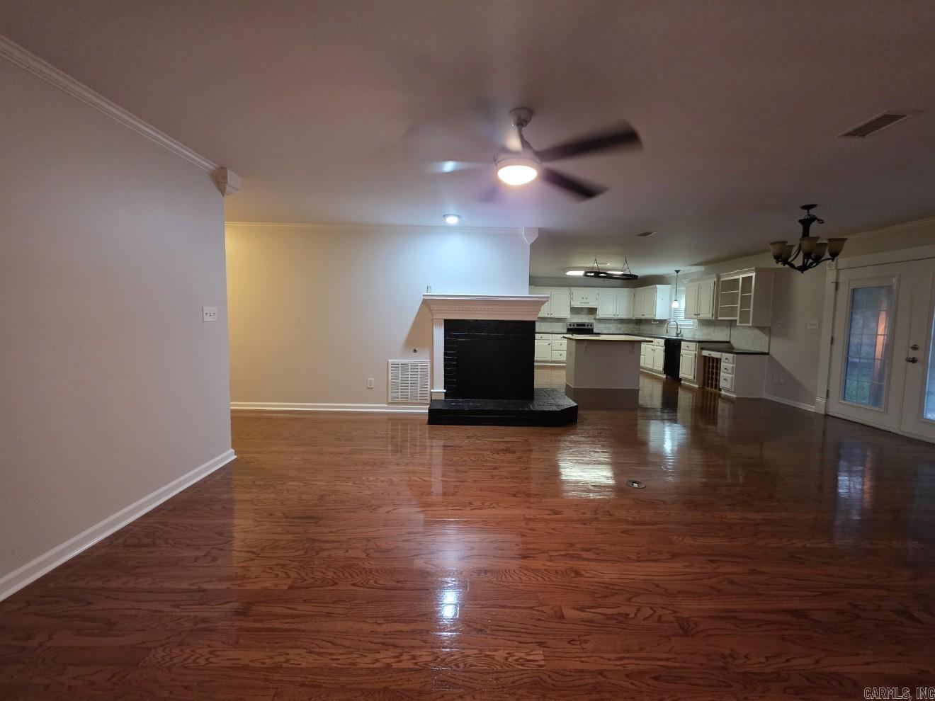 12512 Woodbury Drive Property Photo 3