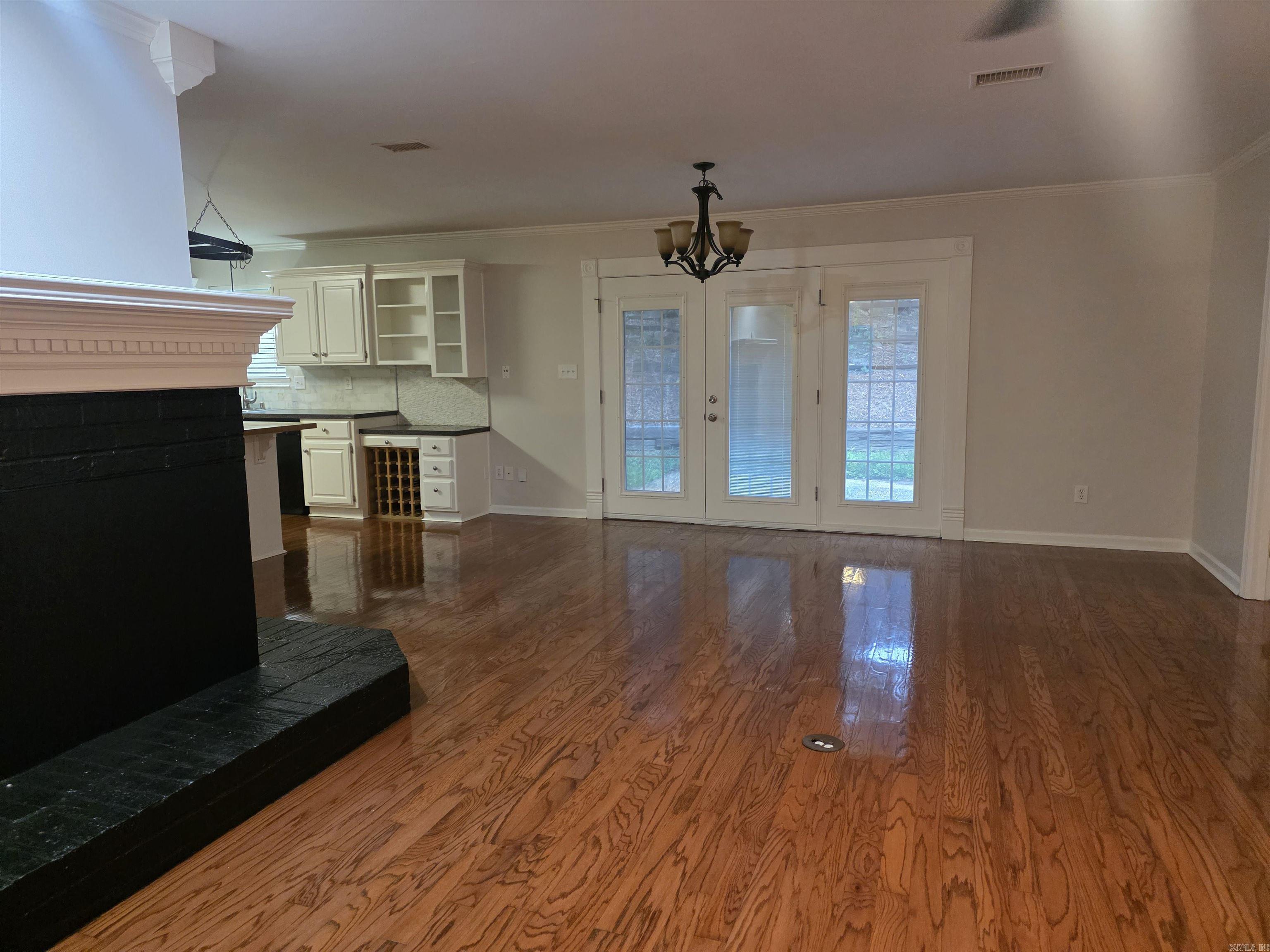 12512 Woodbury Drive Property Photo 4