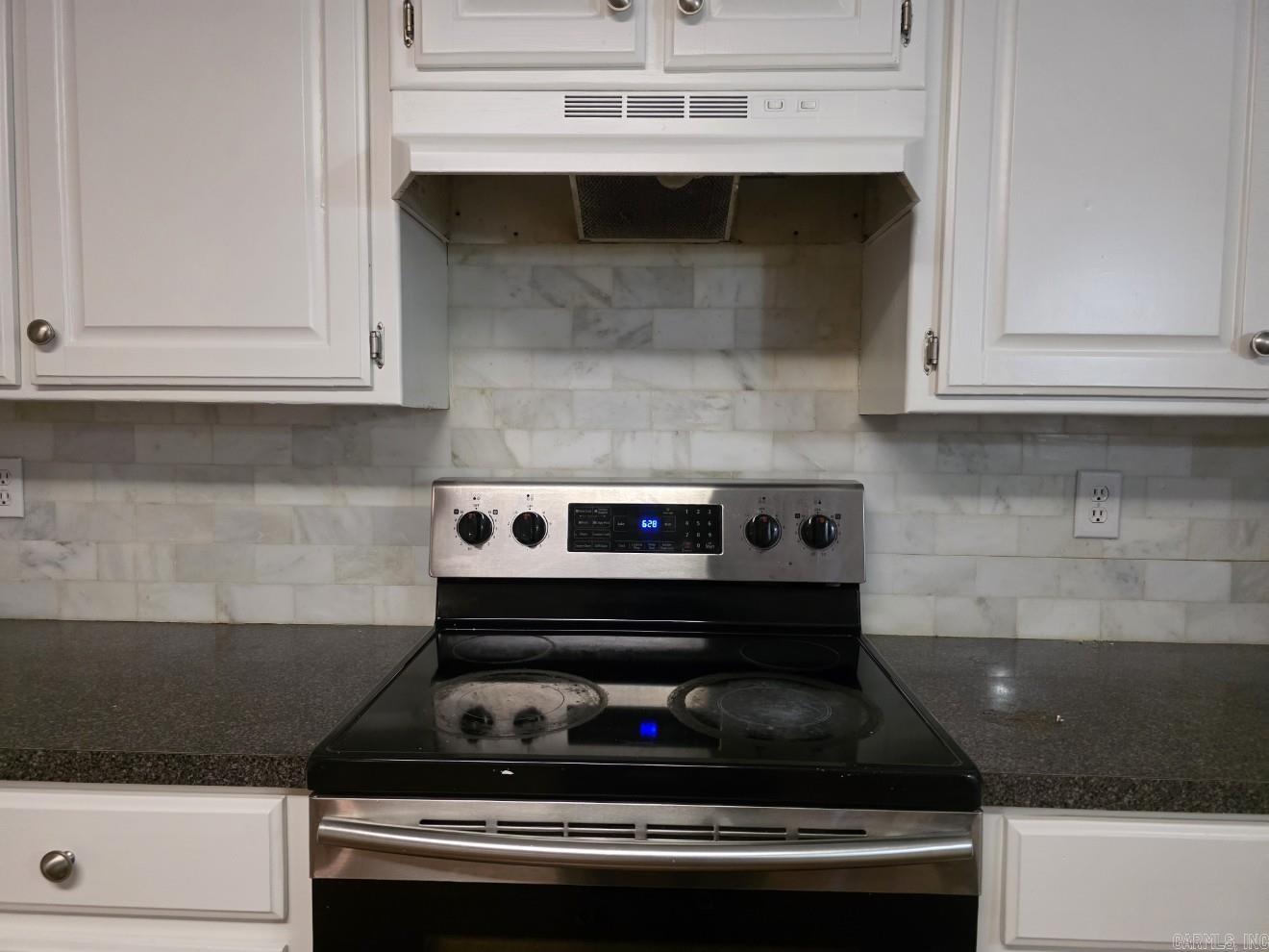 12512 Woodbury Drive Property Photo 8