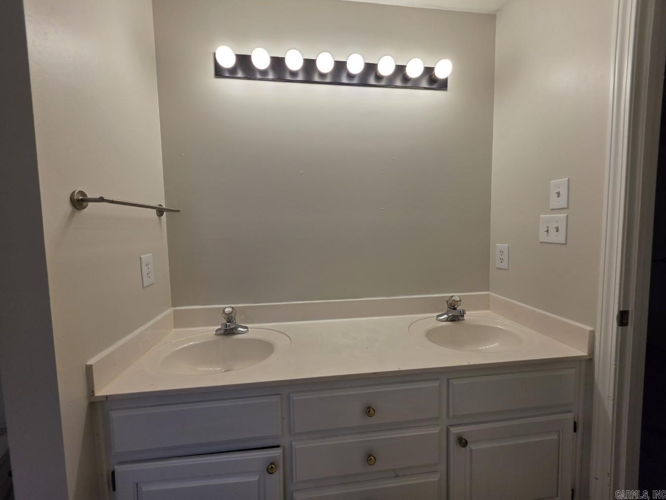 12512 Woodbury Drive Property Photo 12