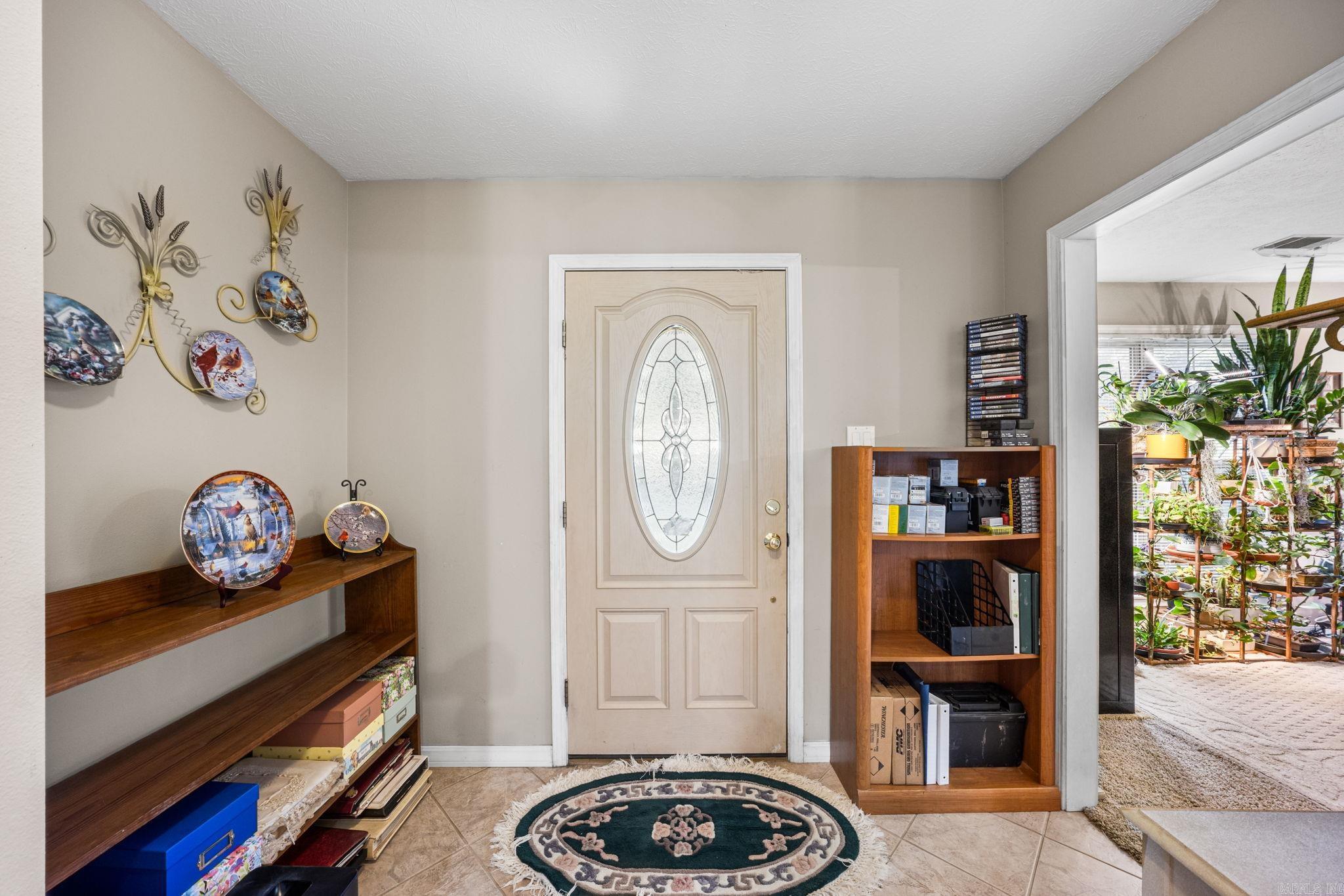 33 E Lewisburg Property Photo 5