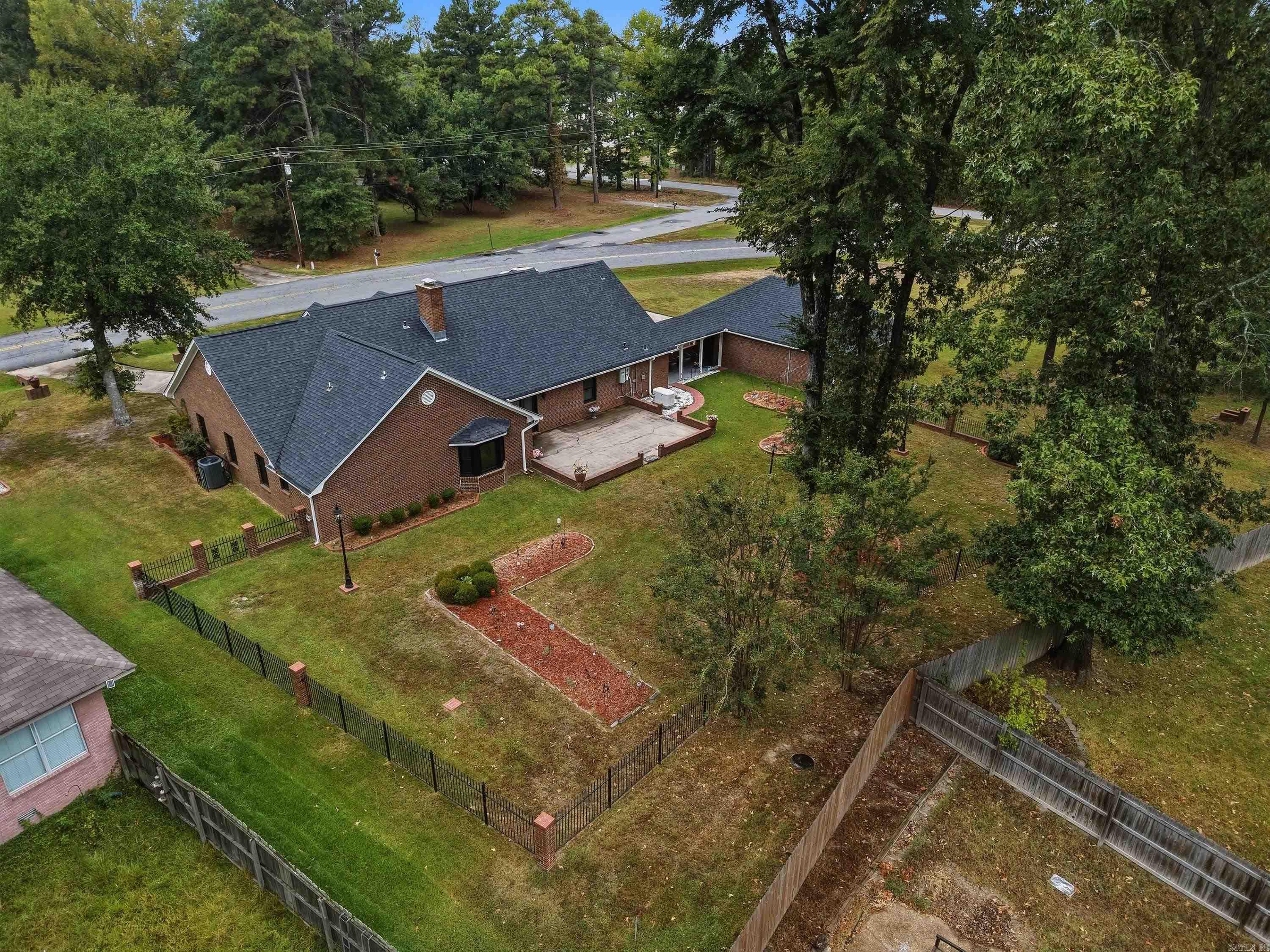 7303 Rosswood Road Property Photo 9