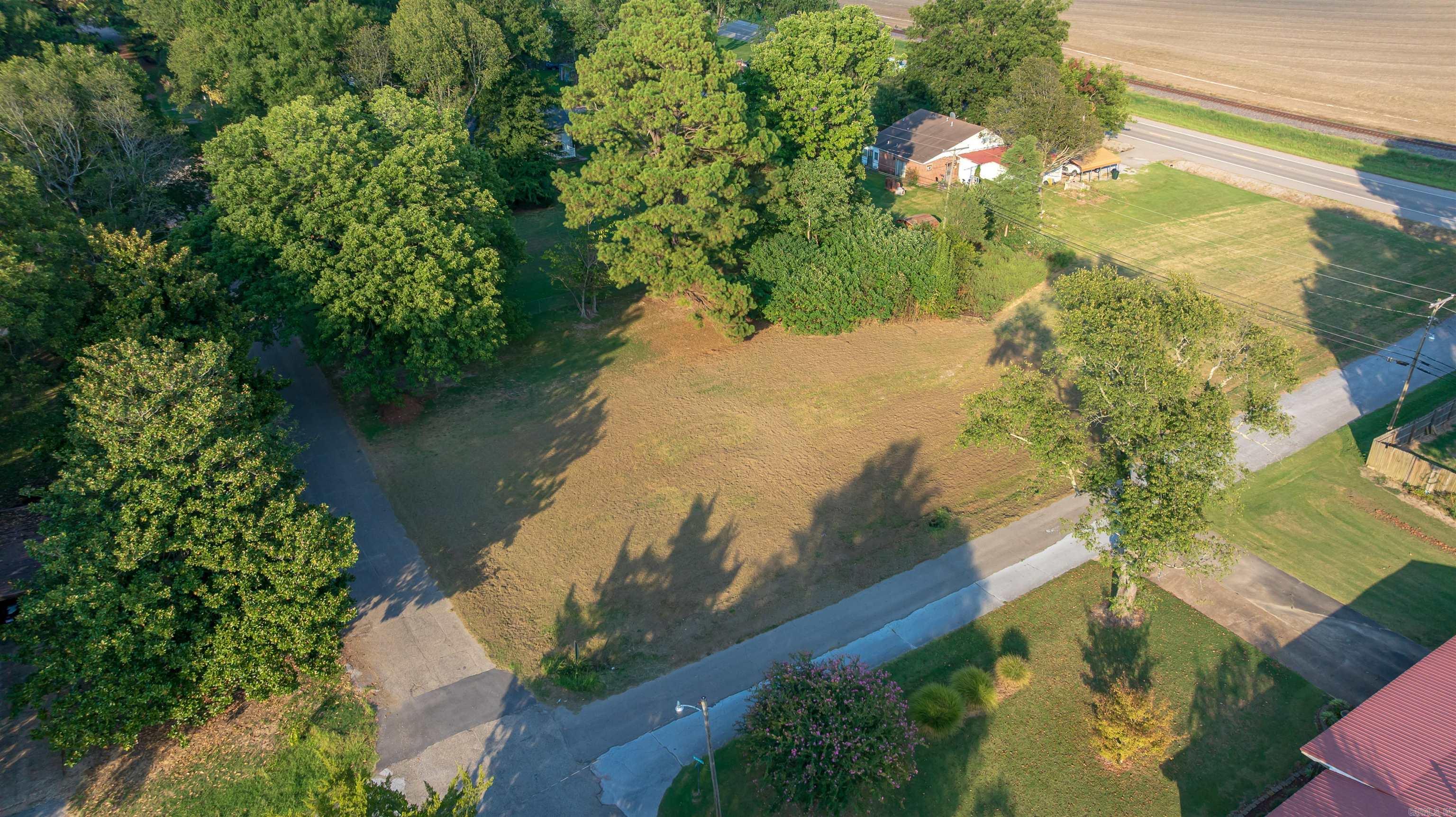 300 Mcdoniel Street Property Photo 2