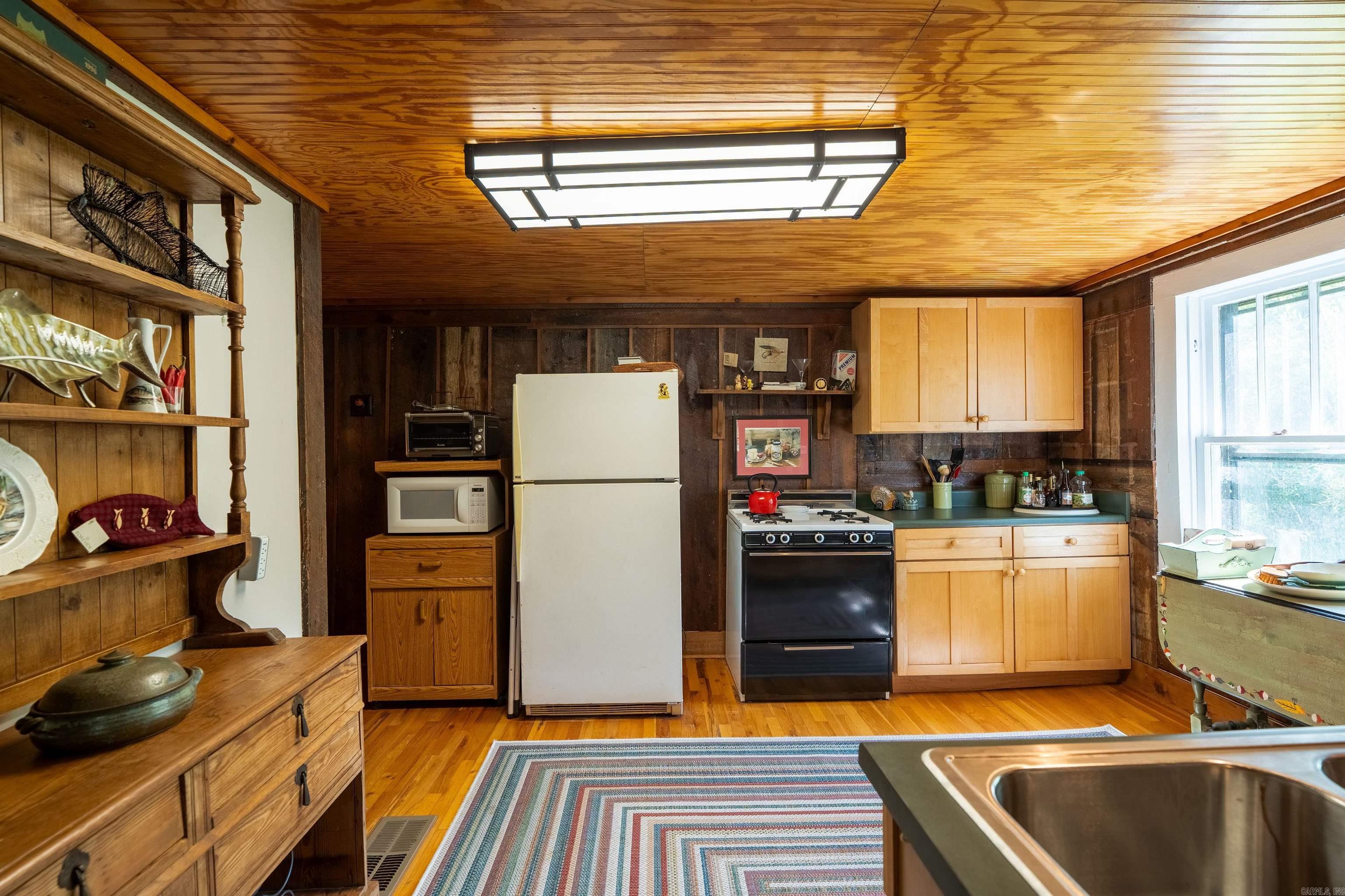 489 River Drive Property Photo 12