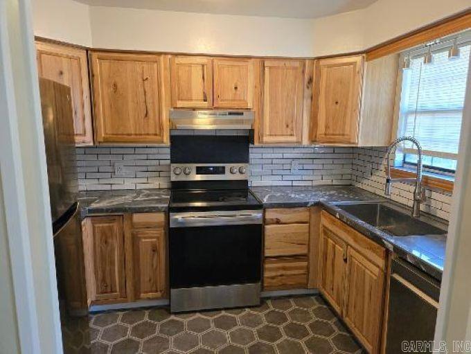 10 Fitzgerald Property Photo 3