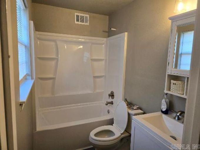 10 Fitzgerald Property Photo 7