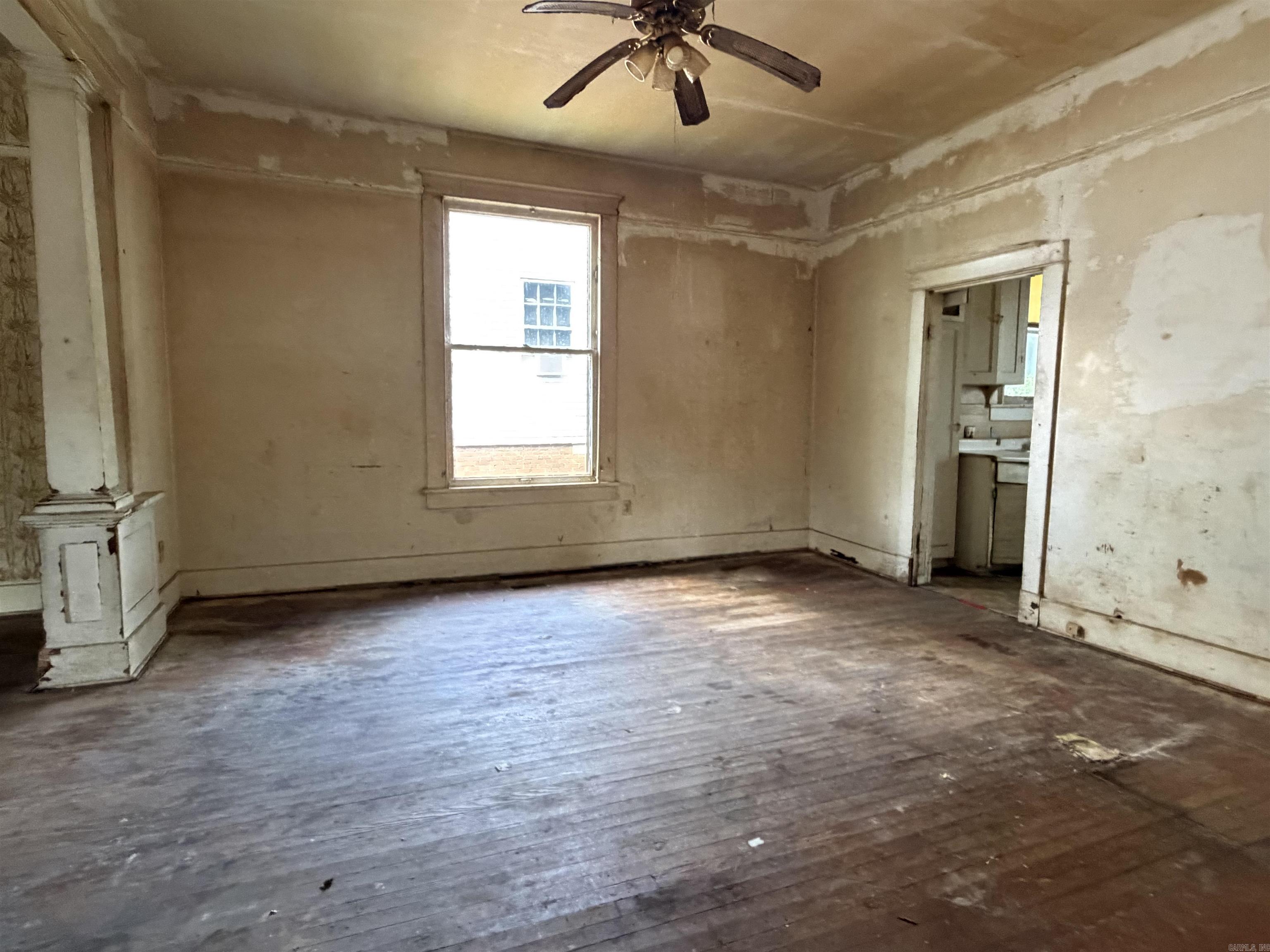 905 Lewis Street Property Photo 5
