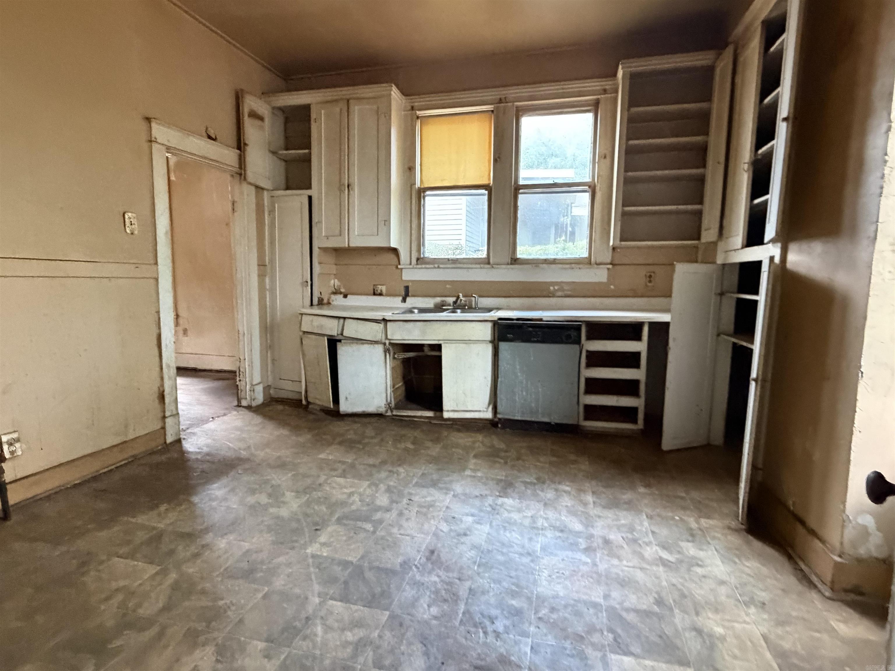 905 Lewis Street Property Photo 7