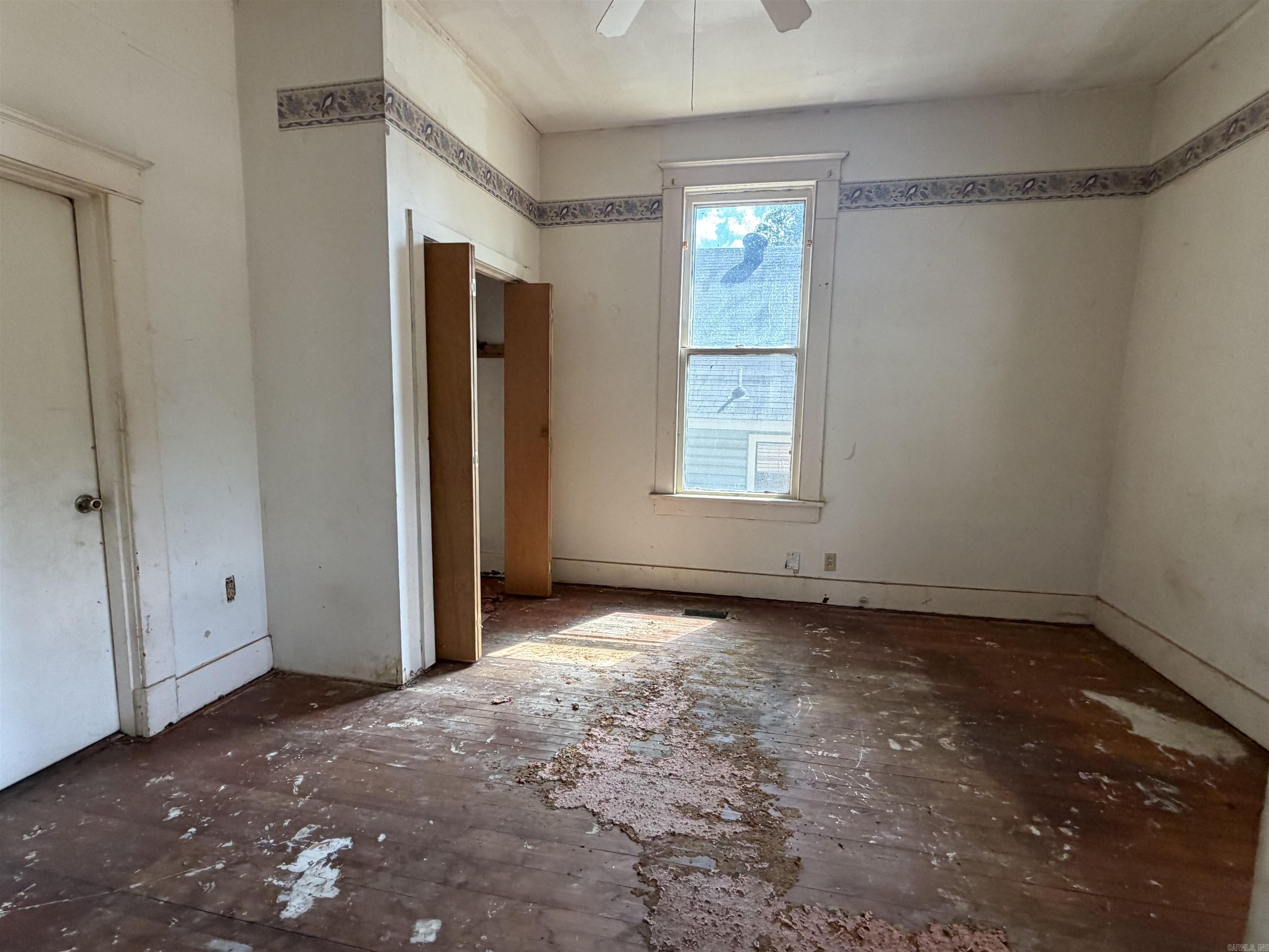 905 Lewis Street Property Photo 8