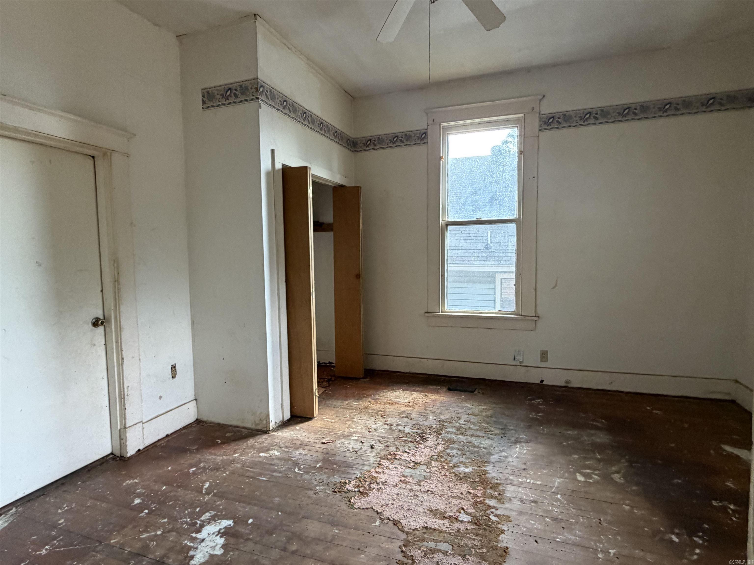905 Lewis Street Property Photo 9