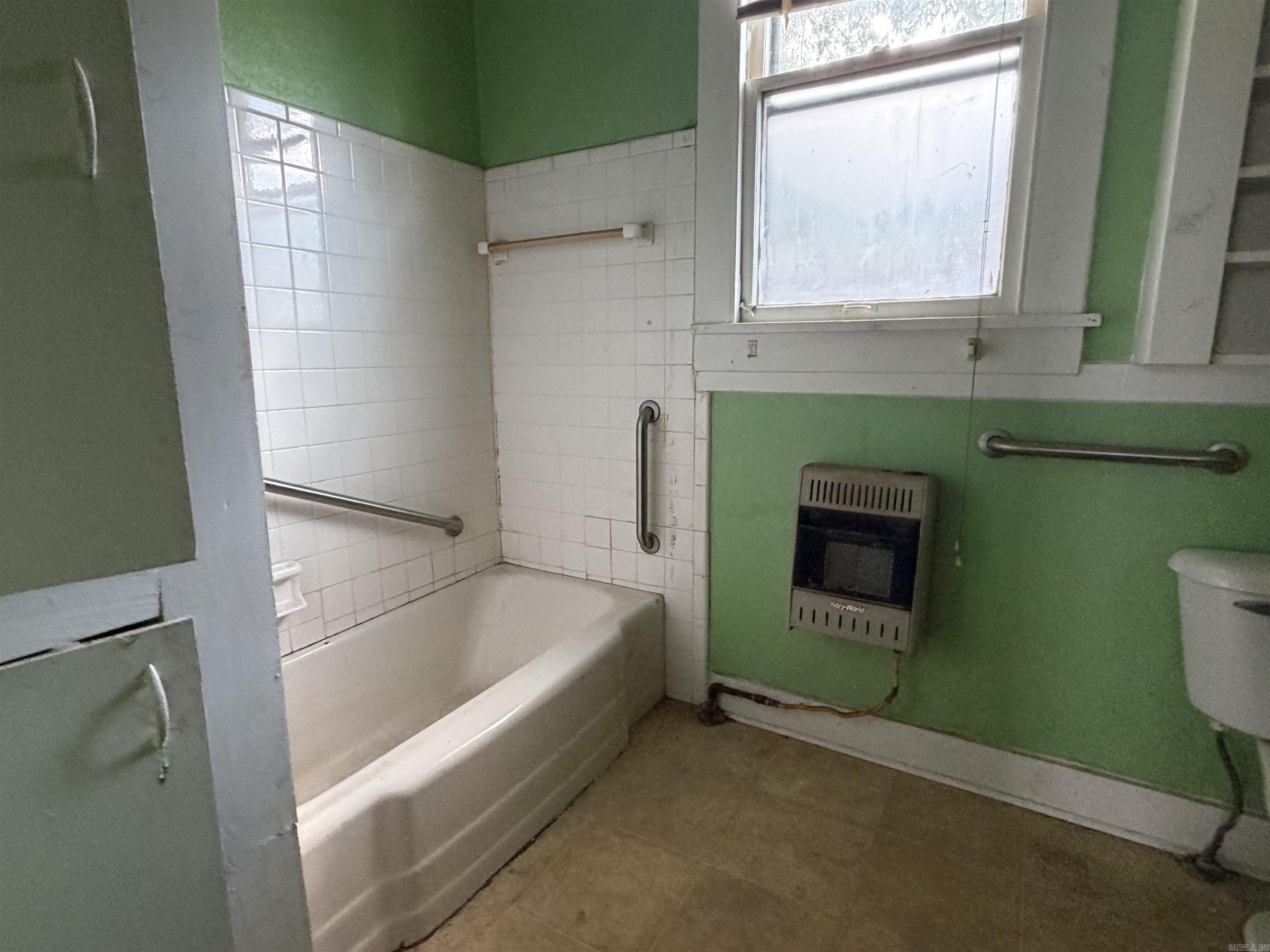 905 Lewis Street Property Photo 12