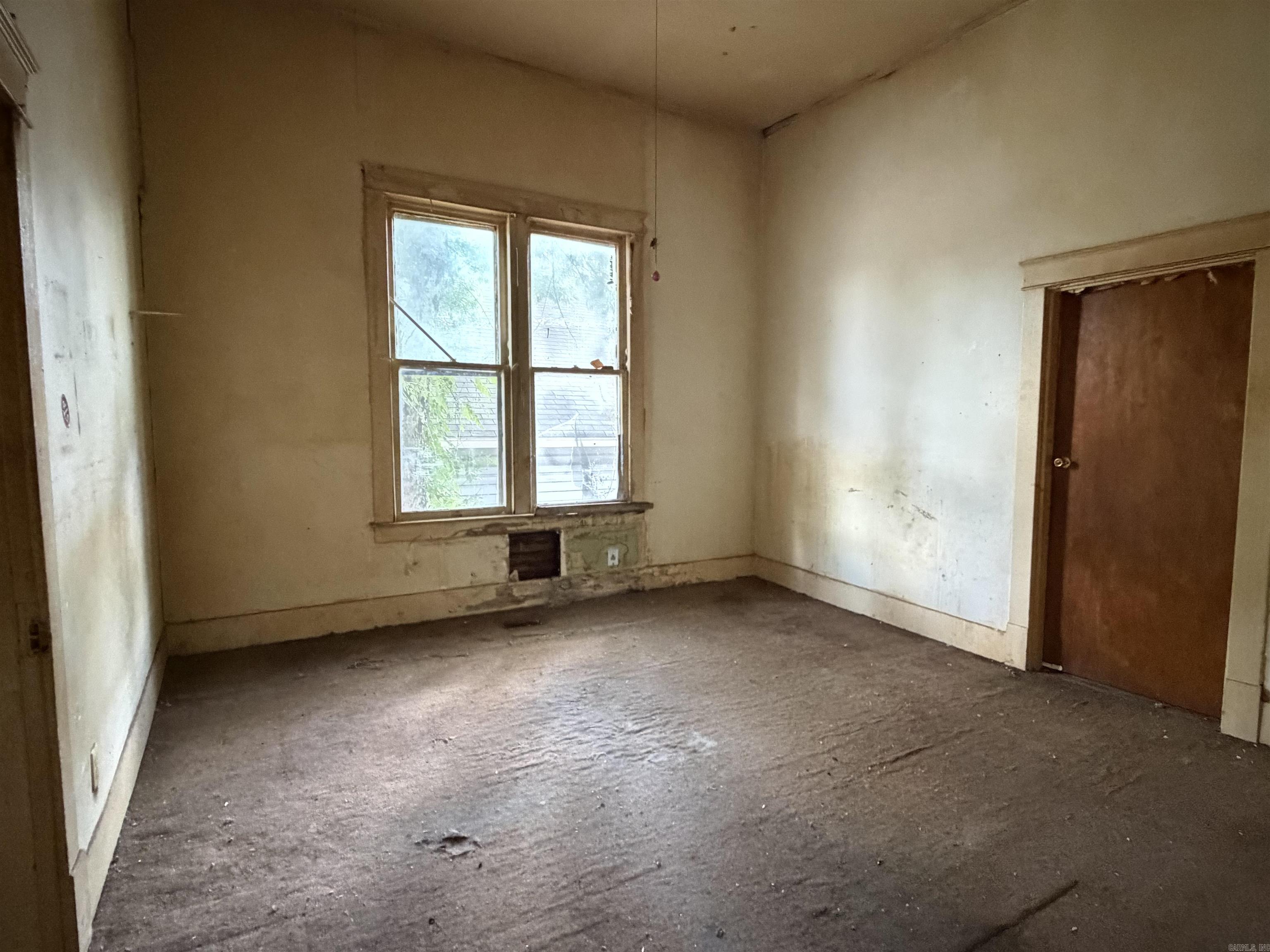 905 Lewis Street Property Photo 13