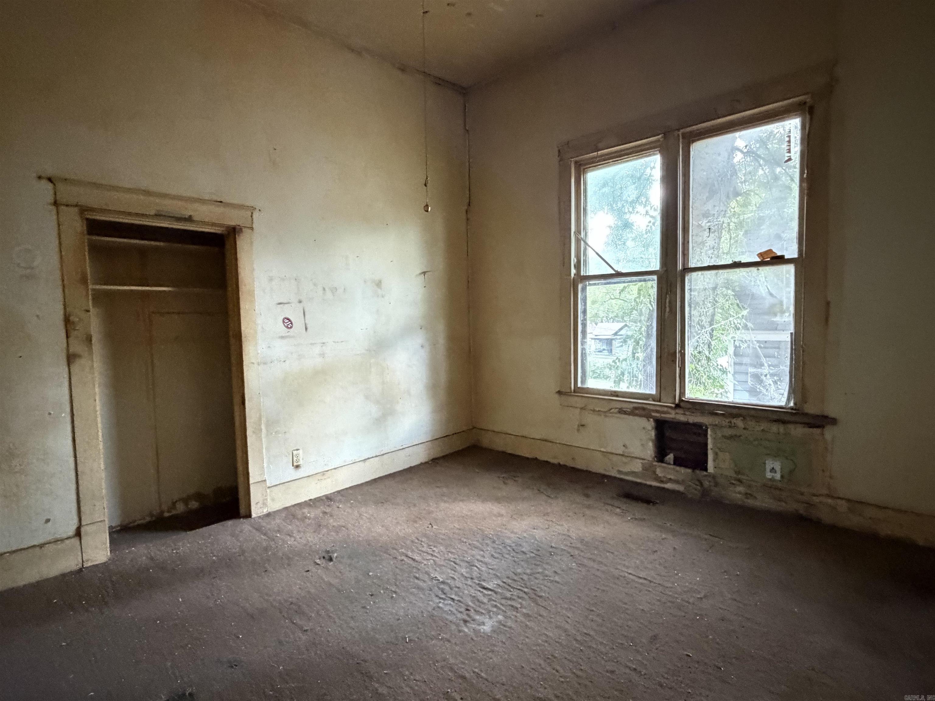 905 Lewis Street Property Photo 14