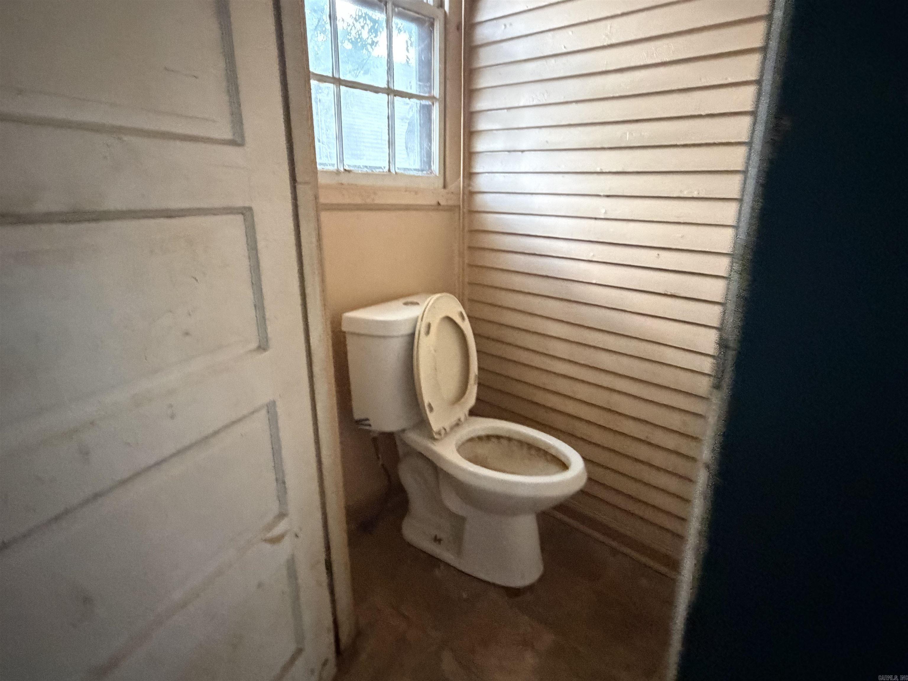 905 Lewis Street Property Photo 16
