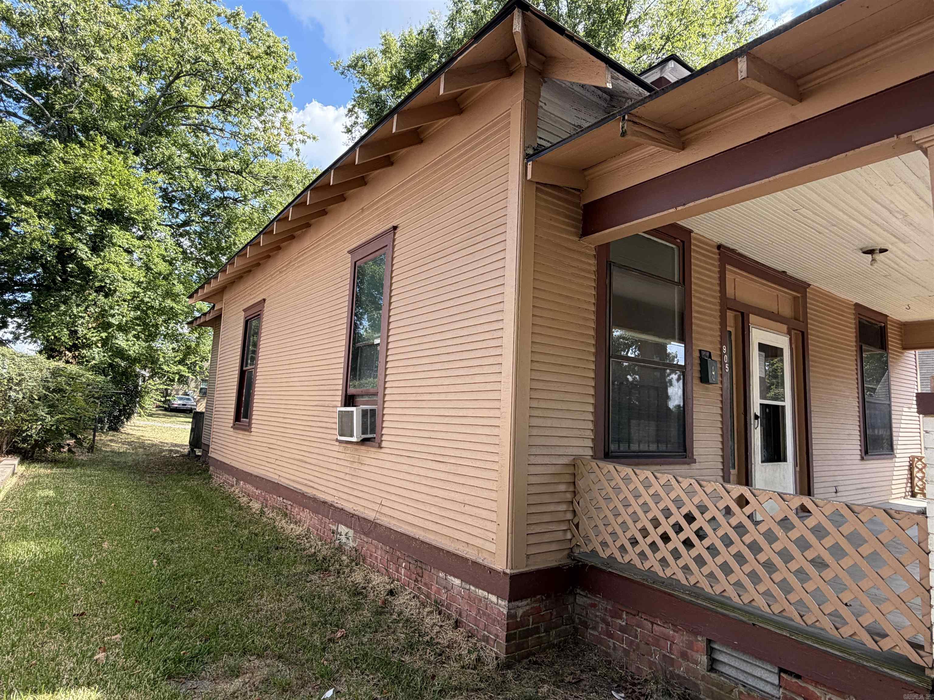 905 Lewis Street Property Photo 17