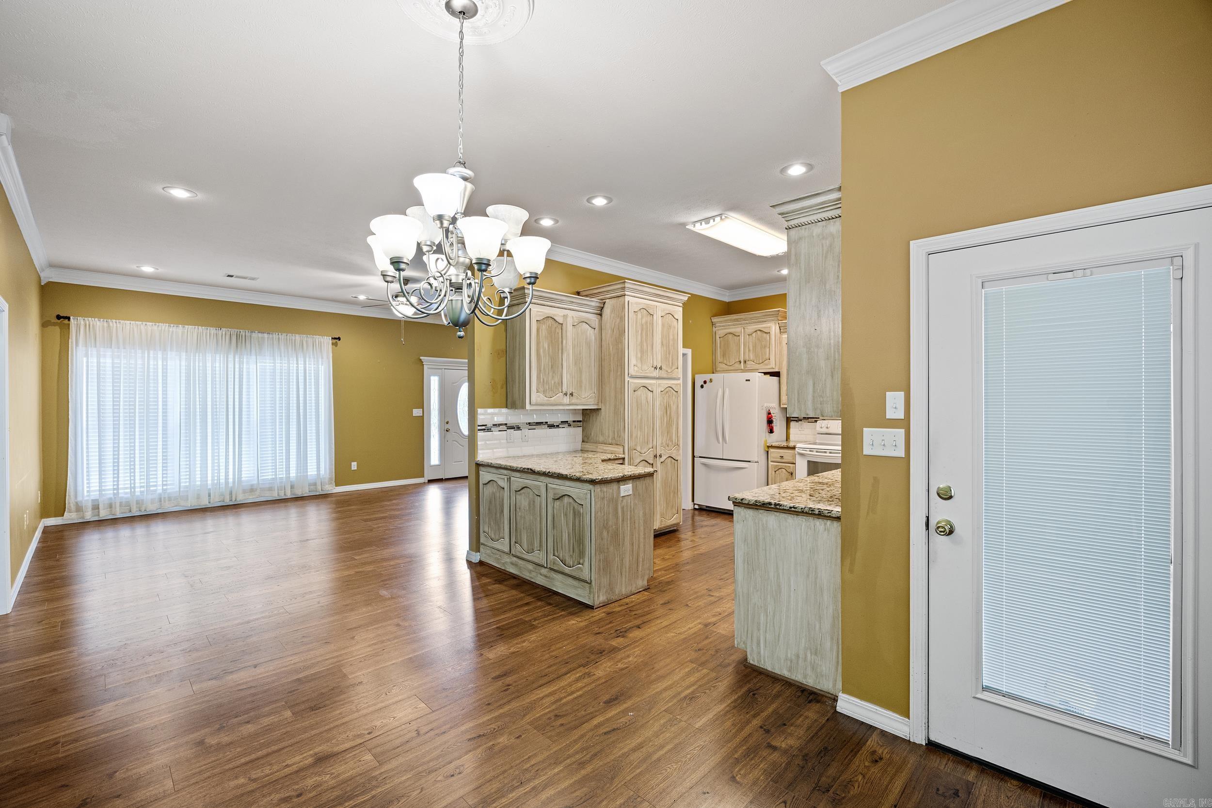 1707 Holloway Street Property Photo 10