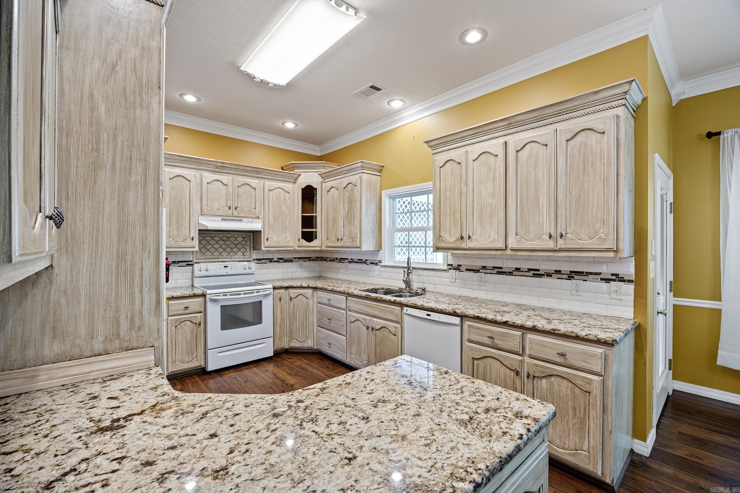 1707 Holloway Street Property Photo 11