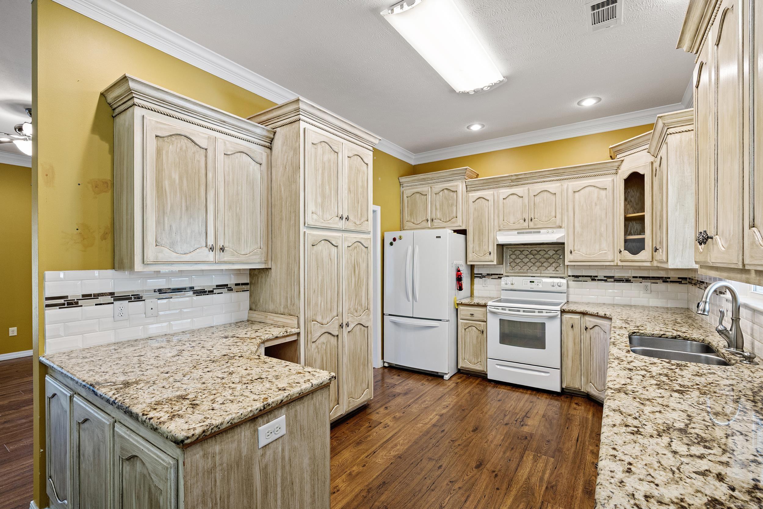1707 Holloway Street Property Photo 12