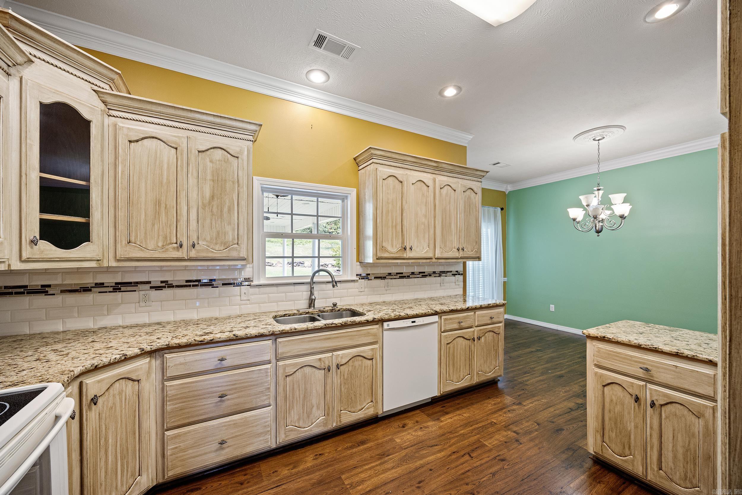 1707 Holloway Street Property Photo 14