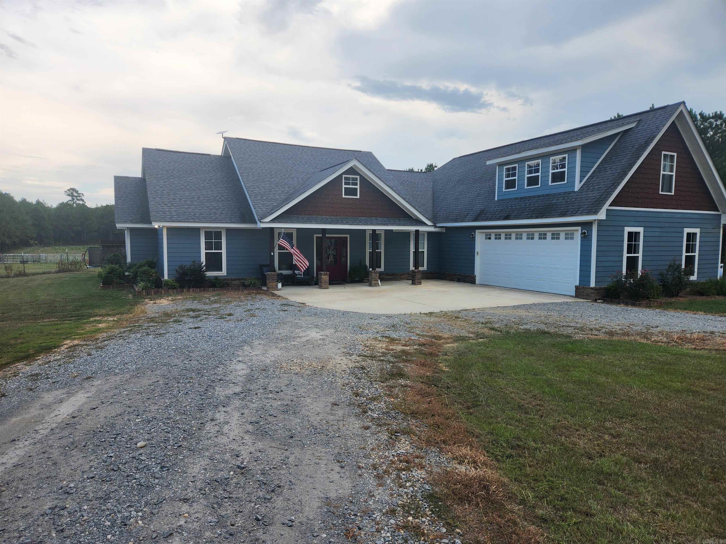 870 Sanderlin Road Property Photo 1