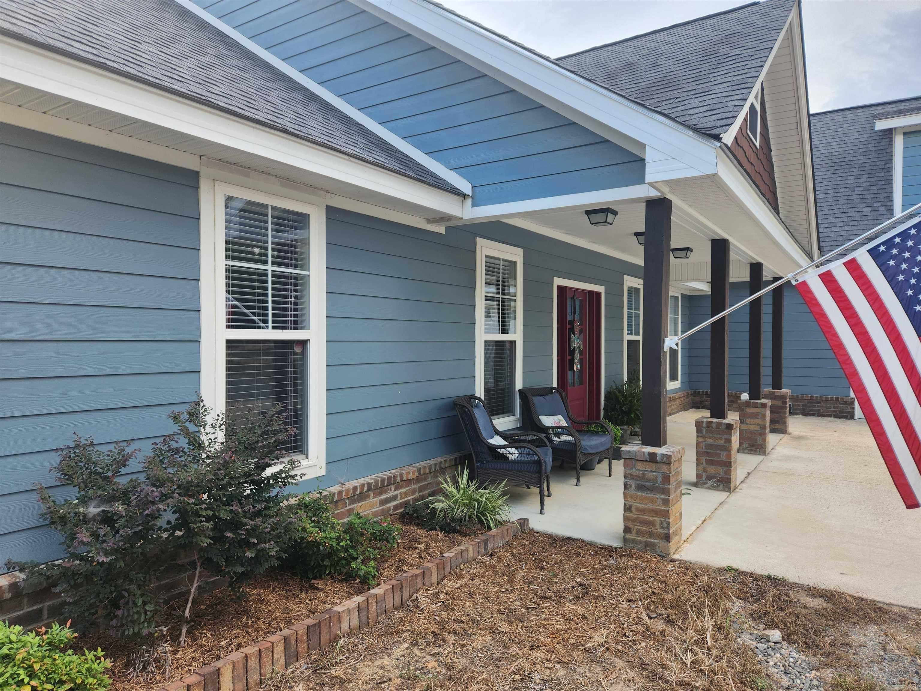 870 Sanderlin Road Property Photo 2