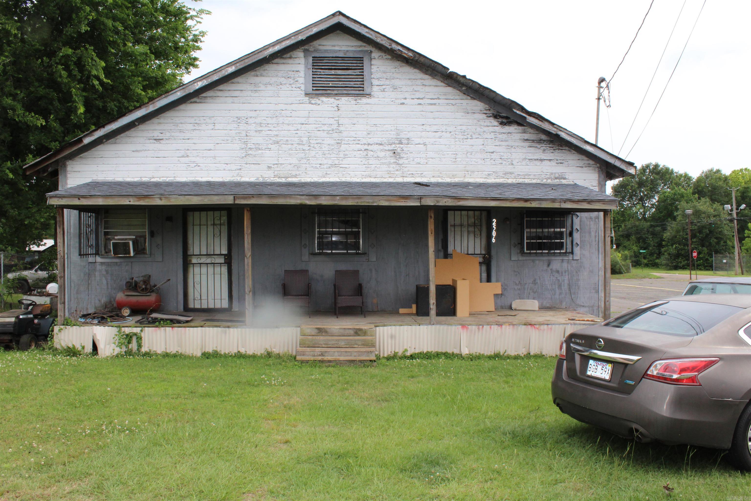 2506 E 9th Street Property Photo 4