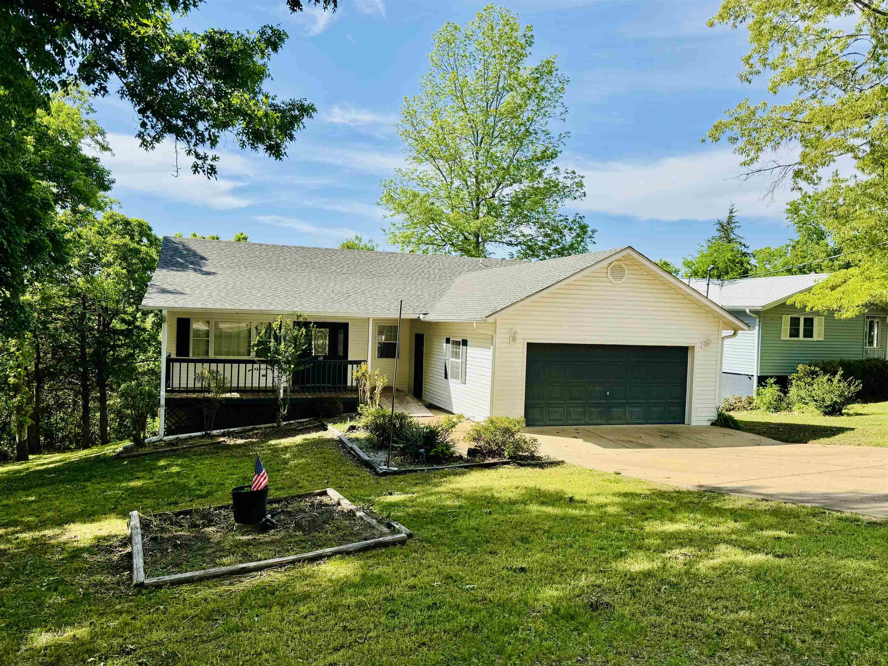 100 Powhatan Drive Property Photo 1