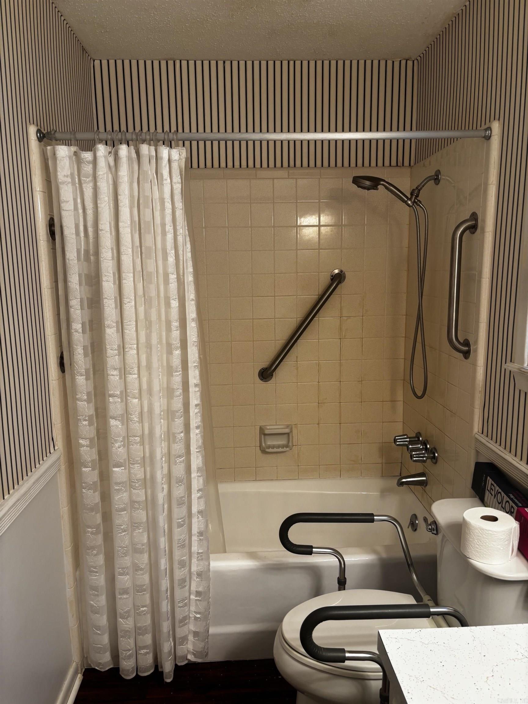 2106 Wellington Drive Property Photo 24