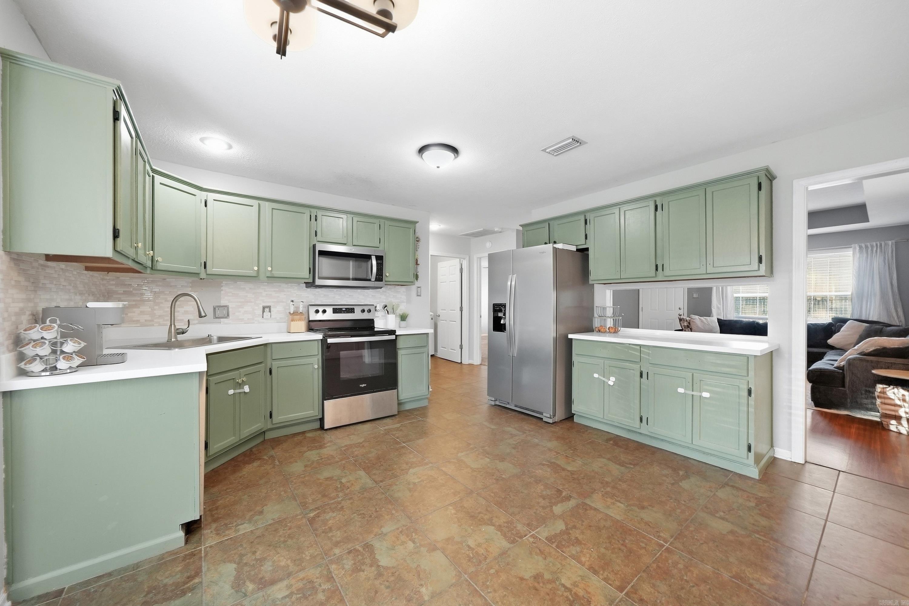 2315 Rainbow Road Property Photo 6