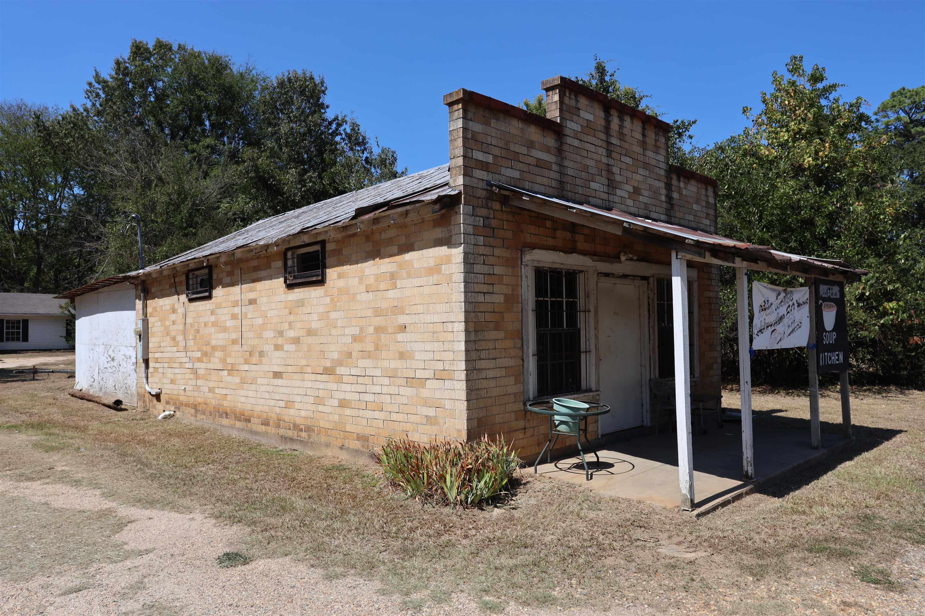804 S Main Property Photo 3