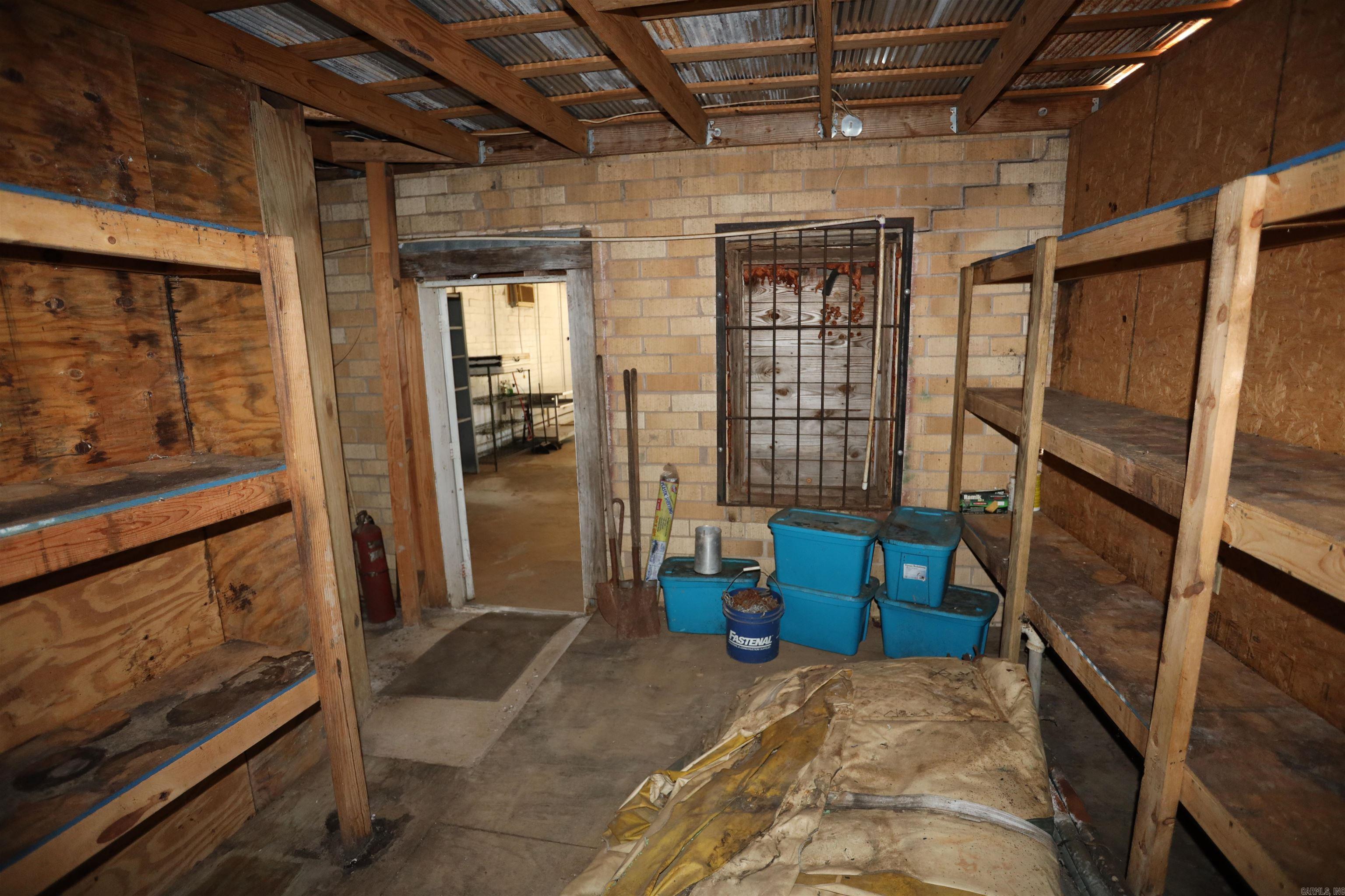 804 S Main Property Photo 6