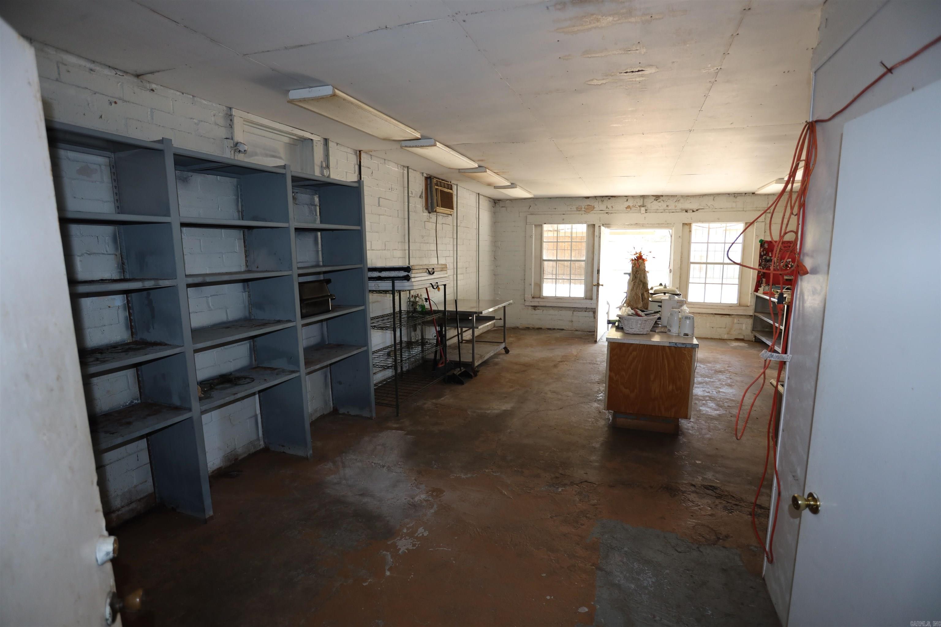 804 S Main Property Photo 8