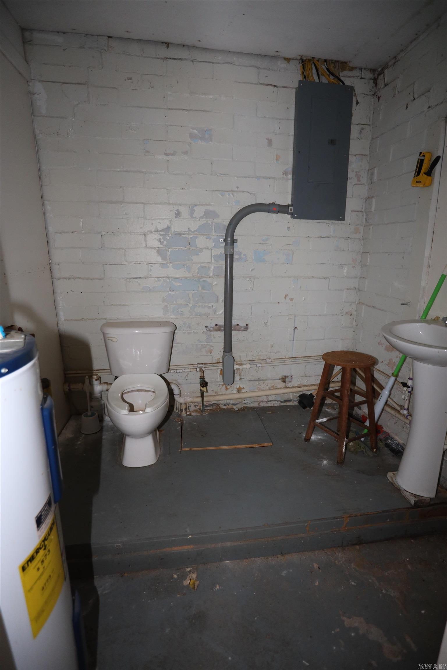 804 S Main Property Photo 9