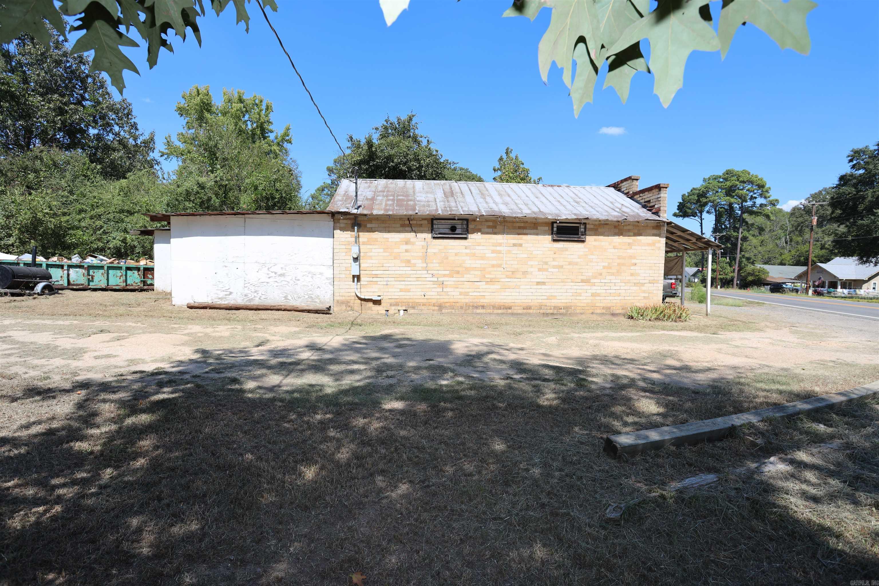 804 S Main Property Photo 15