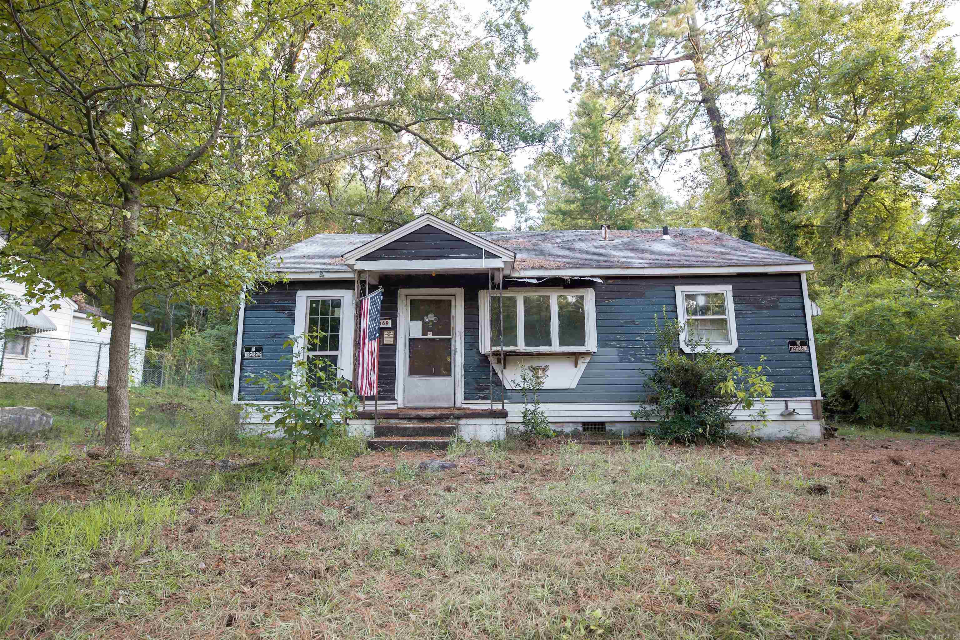 1069 Elm St Property Photo 1