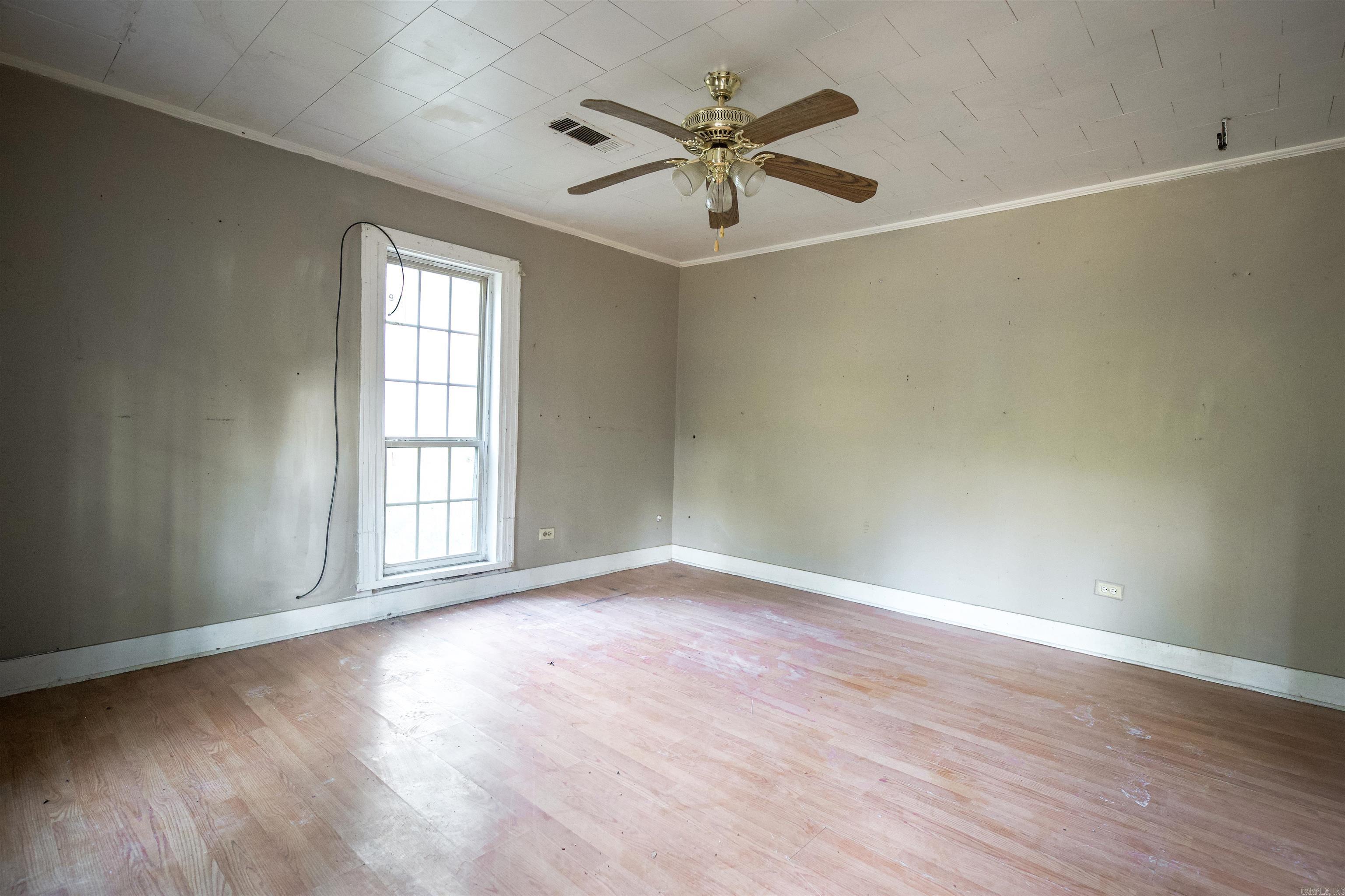1069 Elm St Property Photo 3