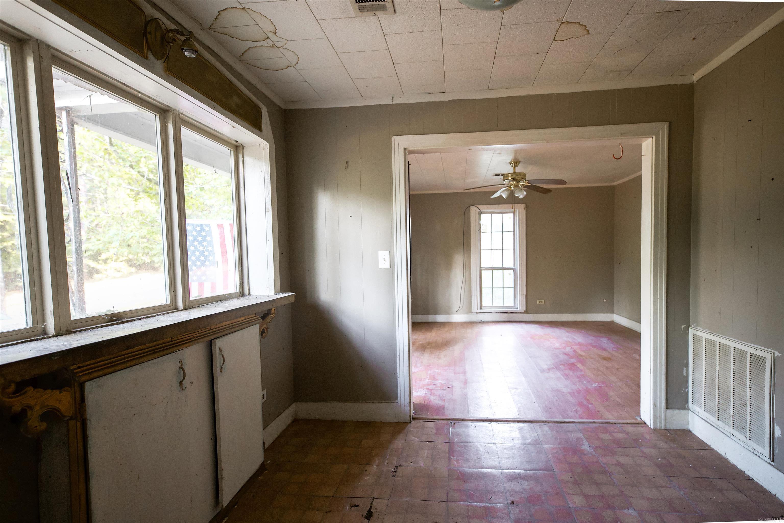 1069 Elm St Property Photo 4