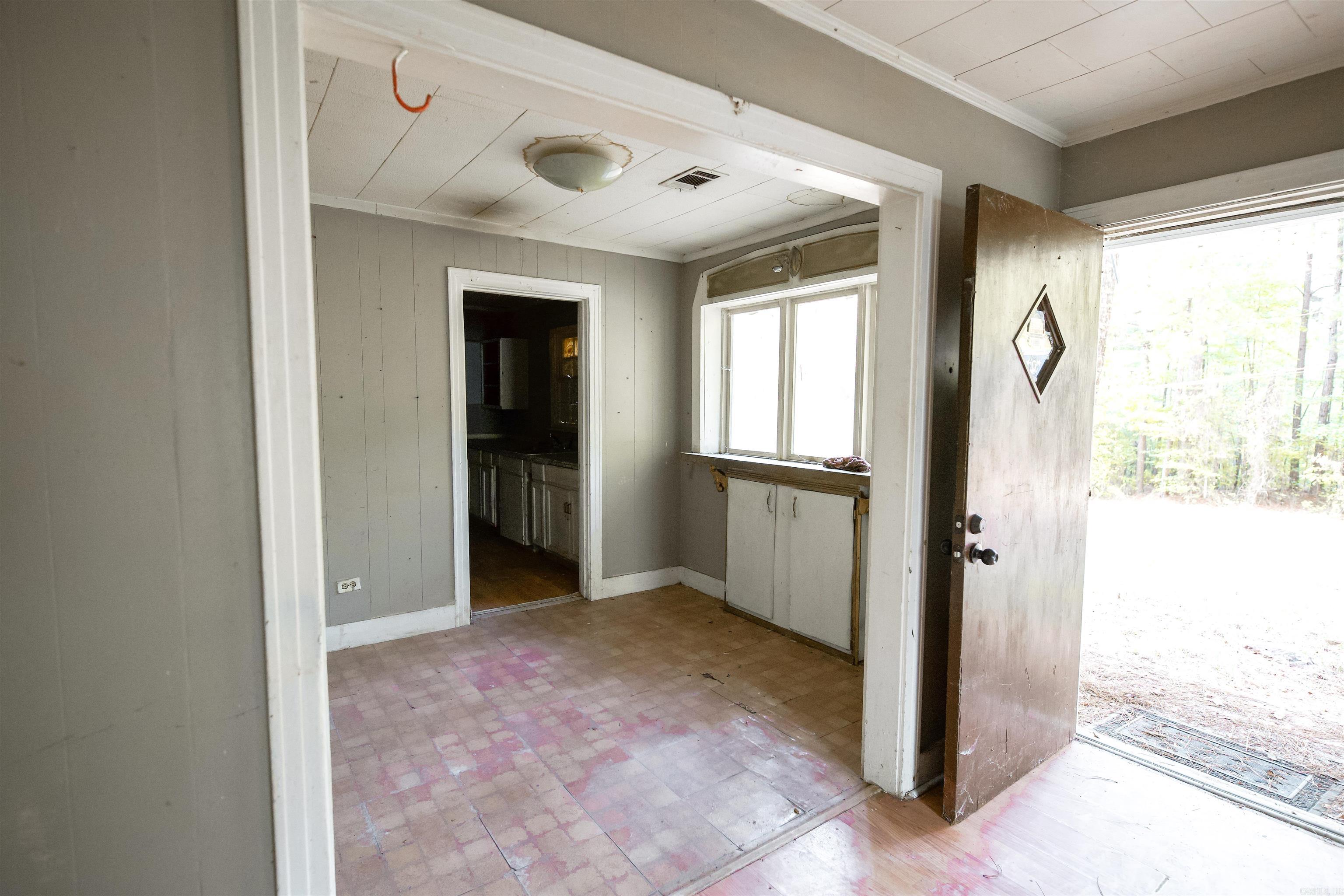 1069 Elm St Property Photo 5