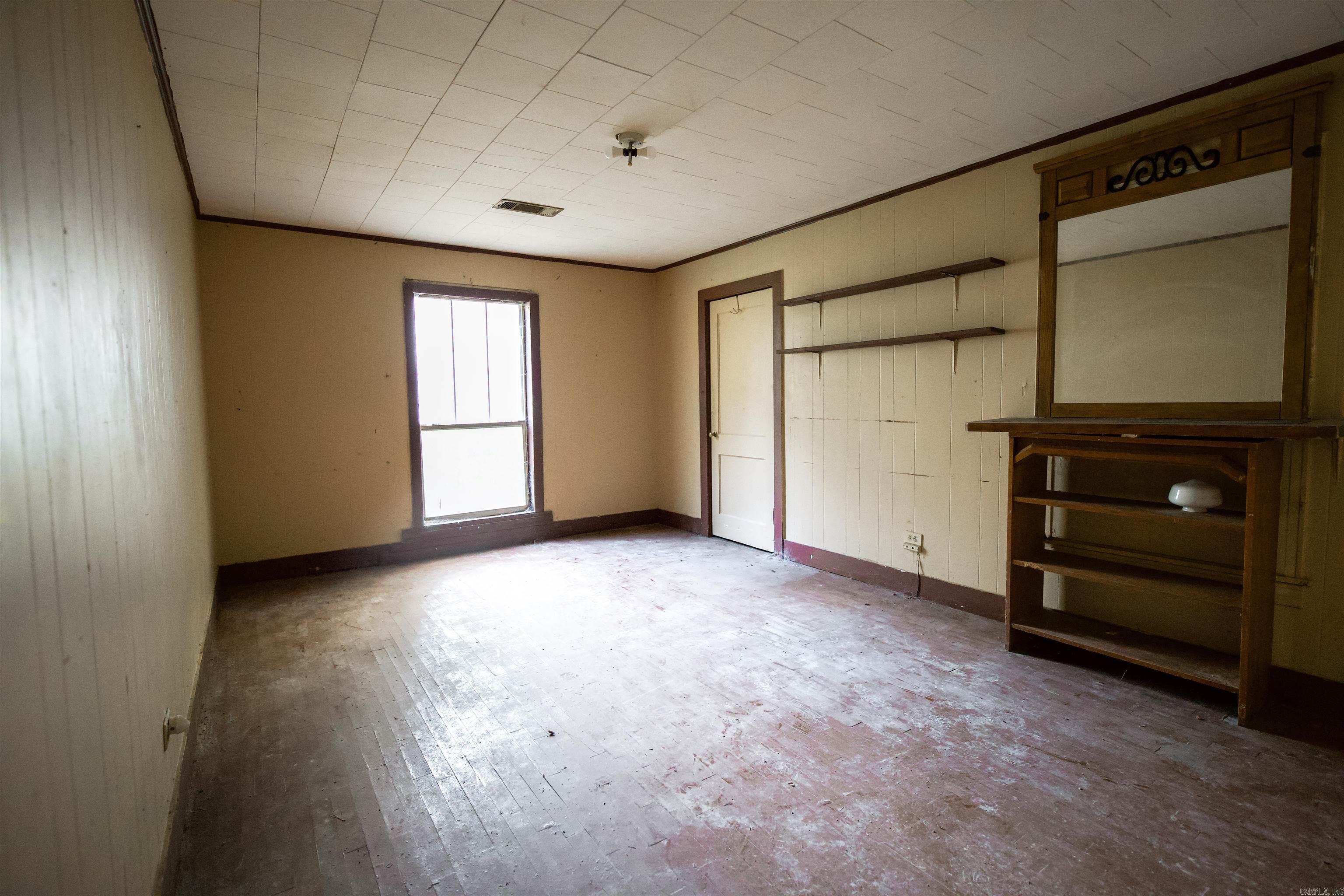 1069 Elm St Property Photo 8