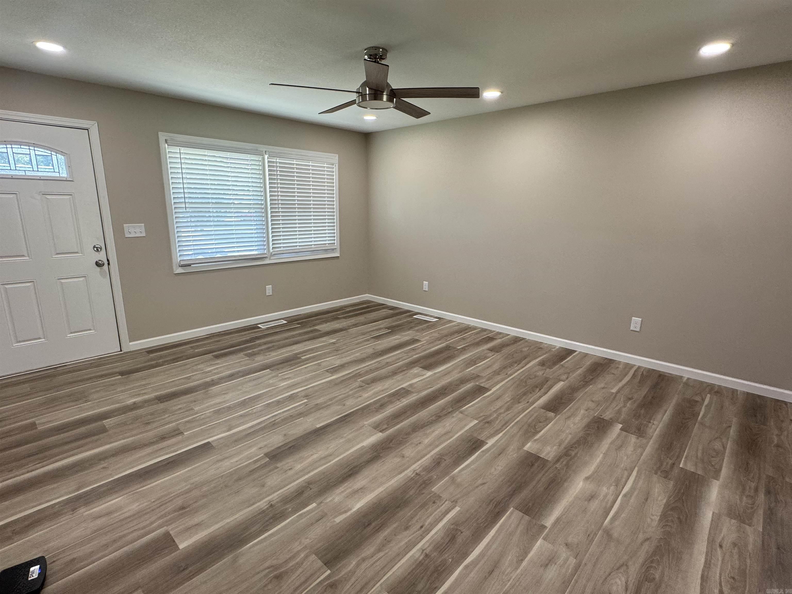 13 Sundale Circle Property Photo 2