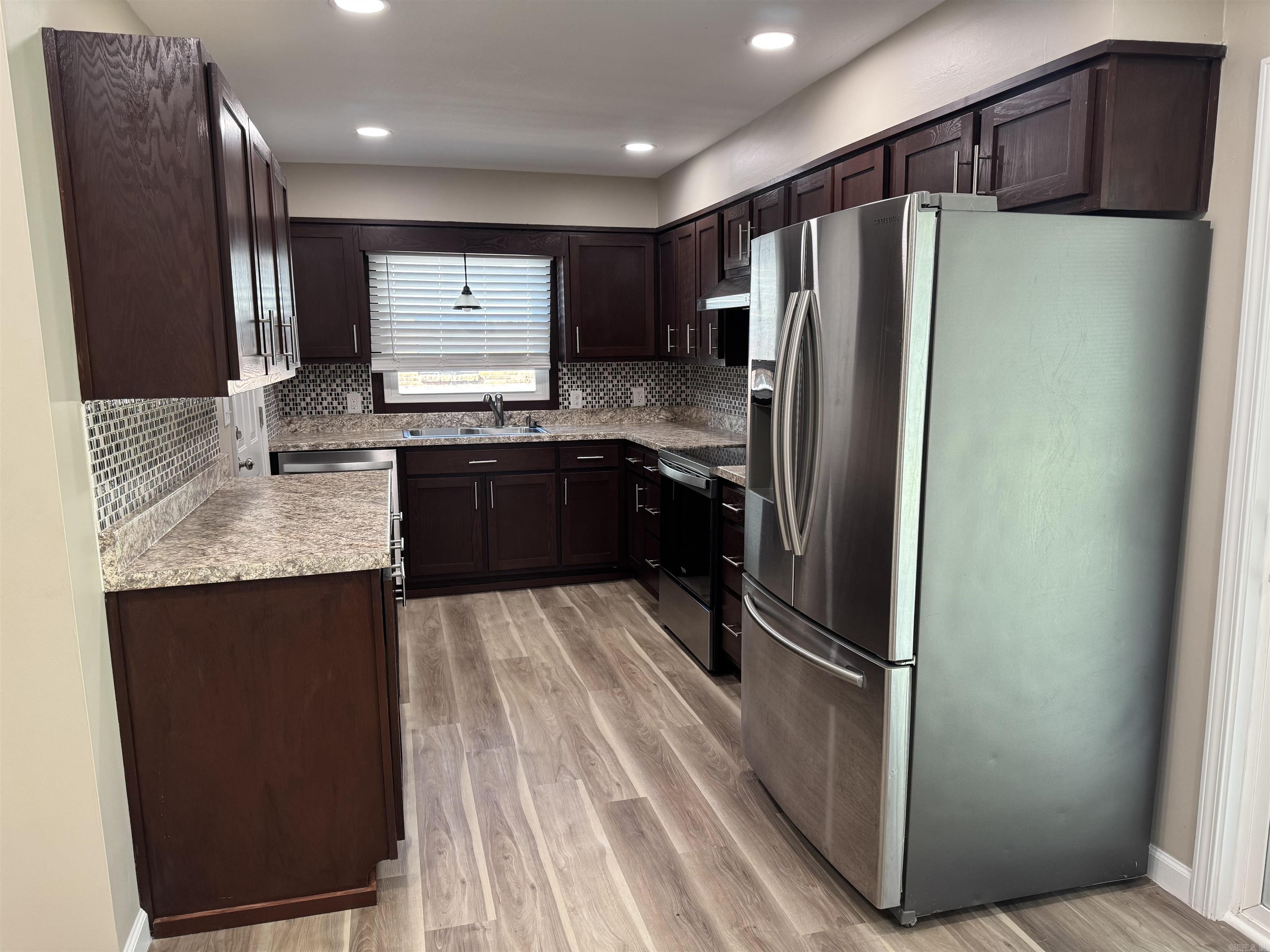 13 Sundale Circle Property Photo 6
