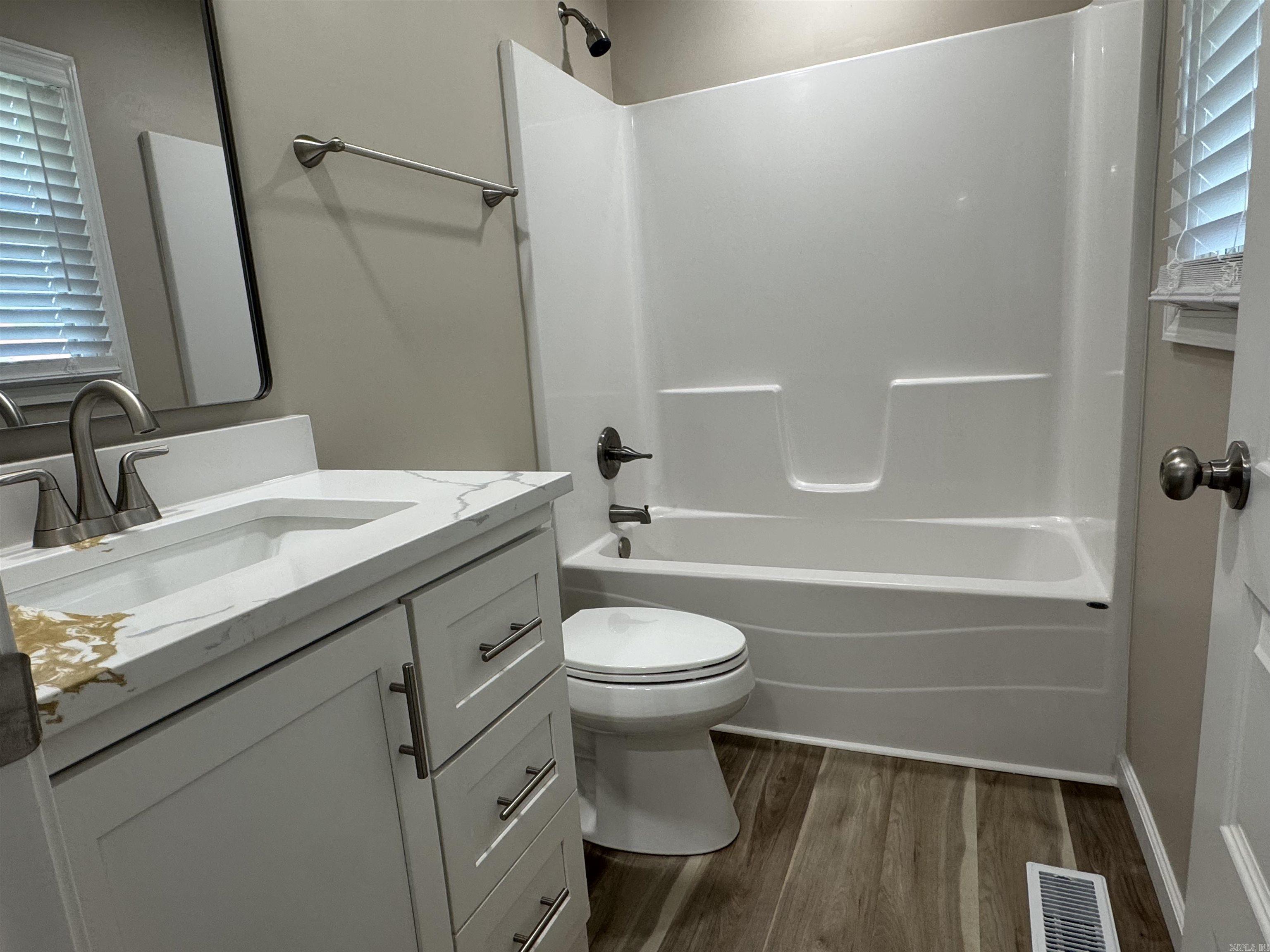 13 Sundale Circle Property Photo 8
